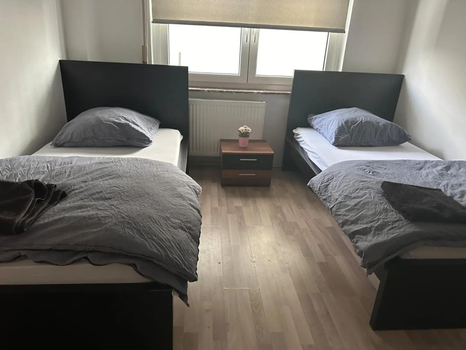 Bed in Frankfurt Airport & Fair Apartment