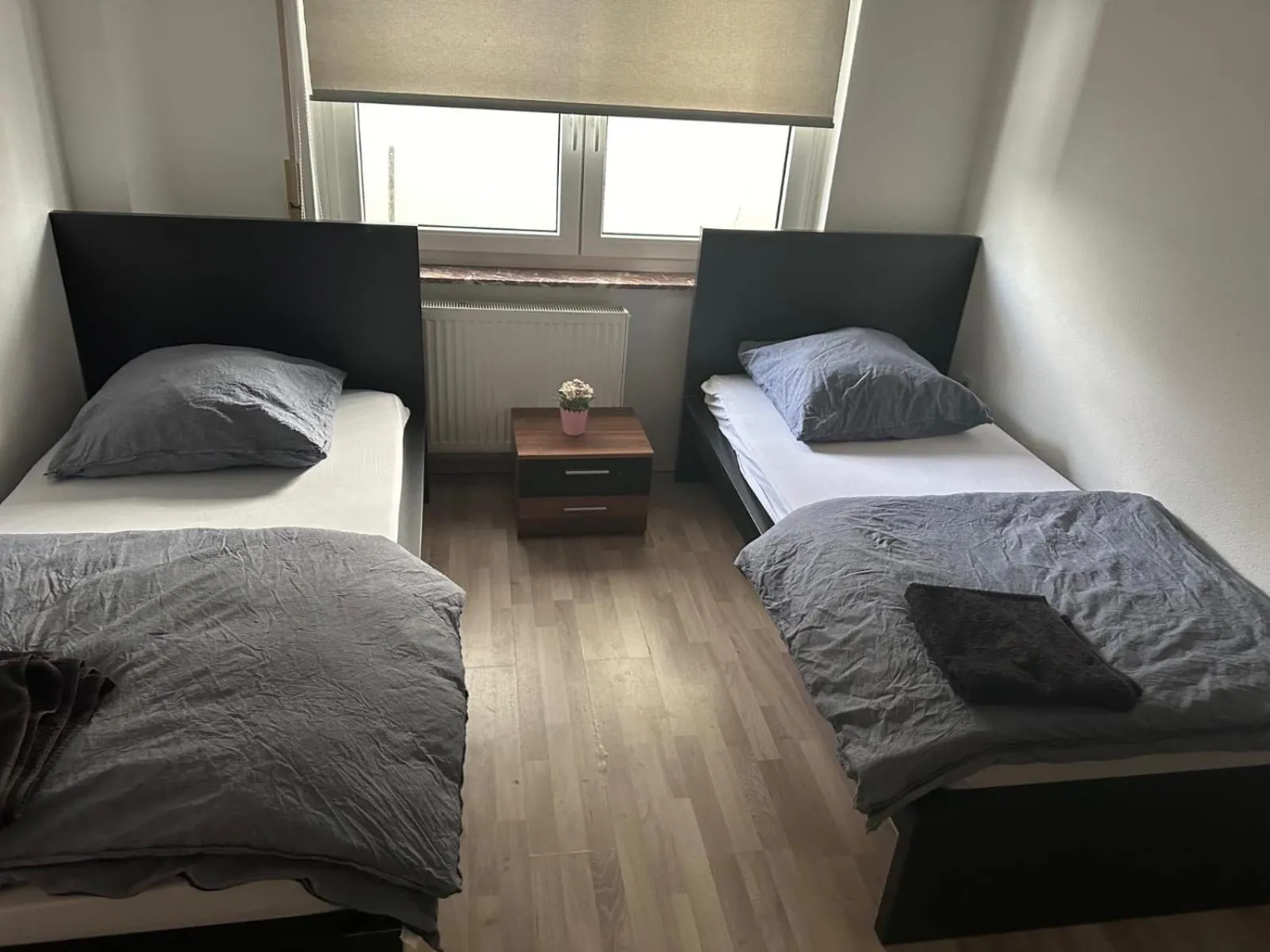Bed in Frankfurt Airport & Fair Apartment
