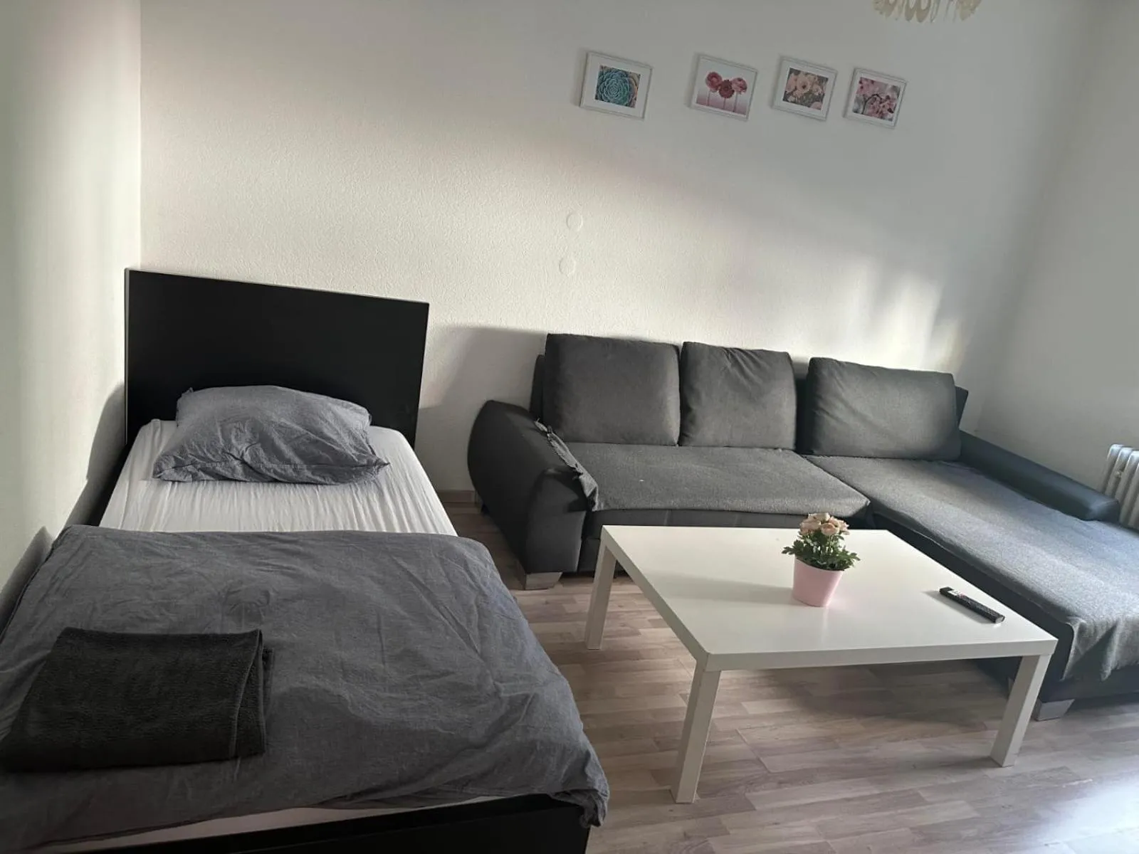 Bed in Frankfurt Airport & Fair Apartment