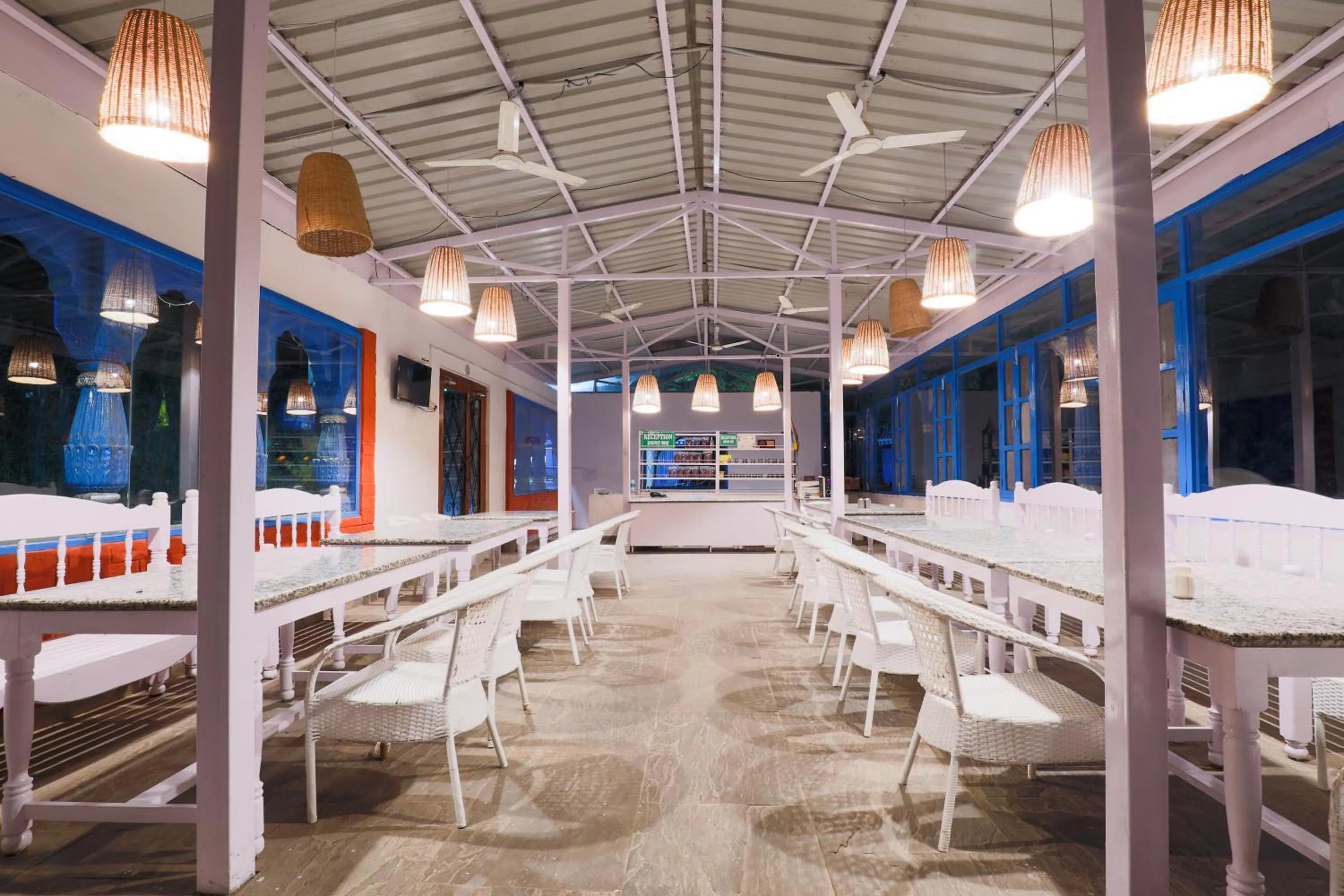 Restaurant/places to eat in MANJARI RESORT