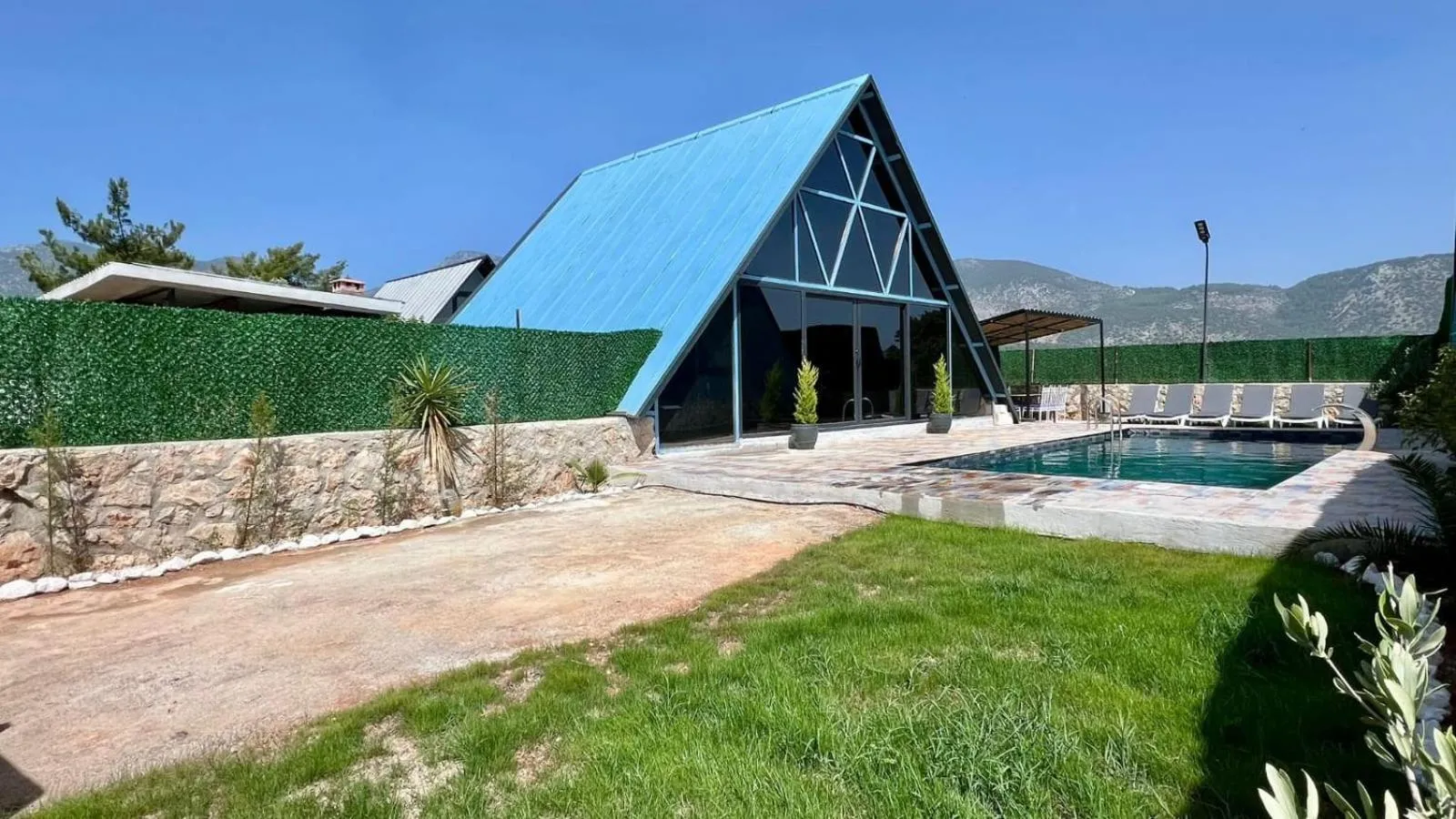 villa hidden paradise garden