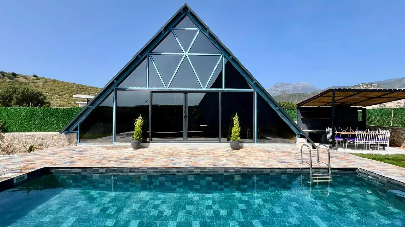 villa hidden paradise garden