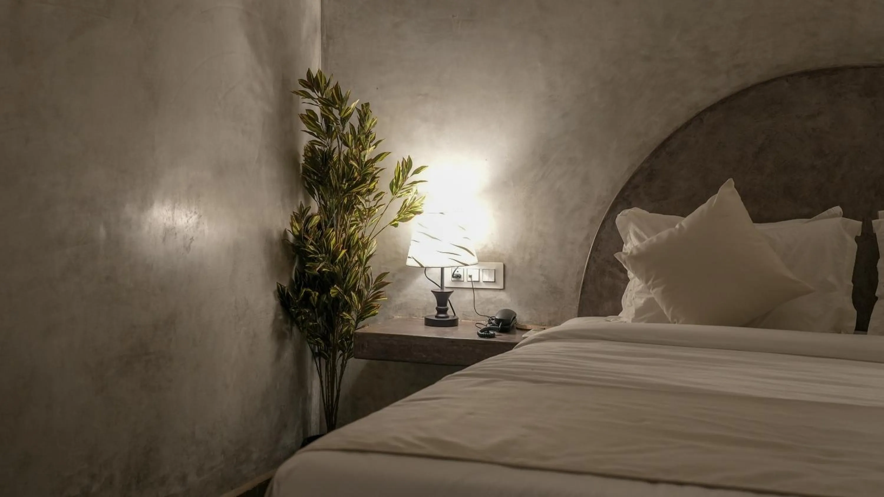 Bed in Whiteflower Resort Morjim