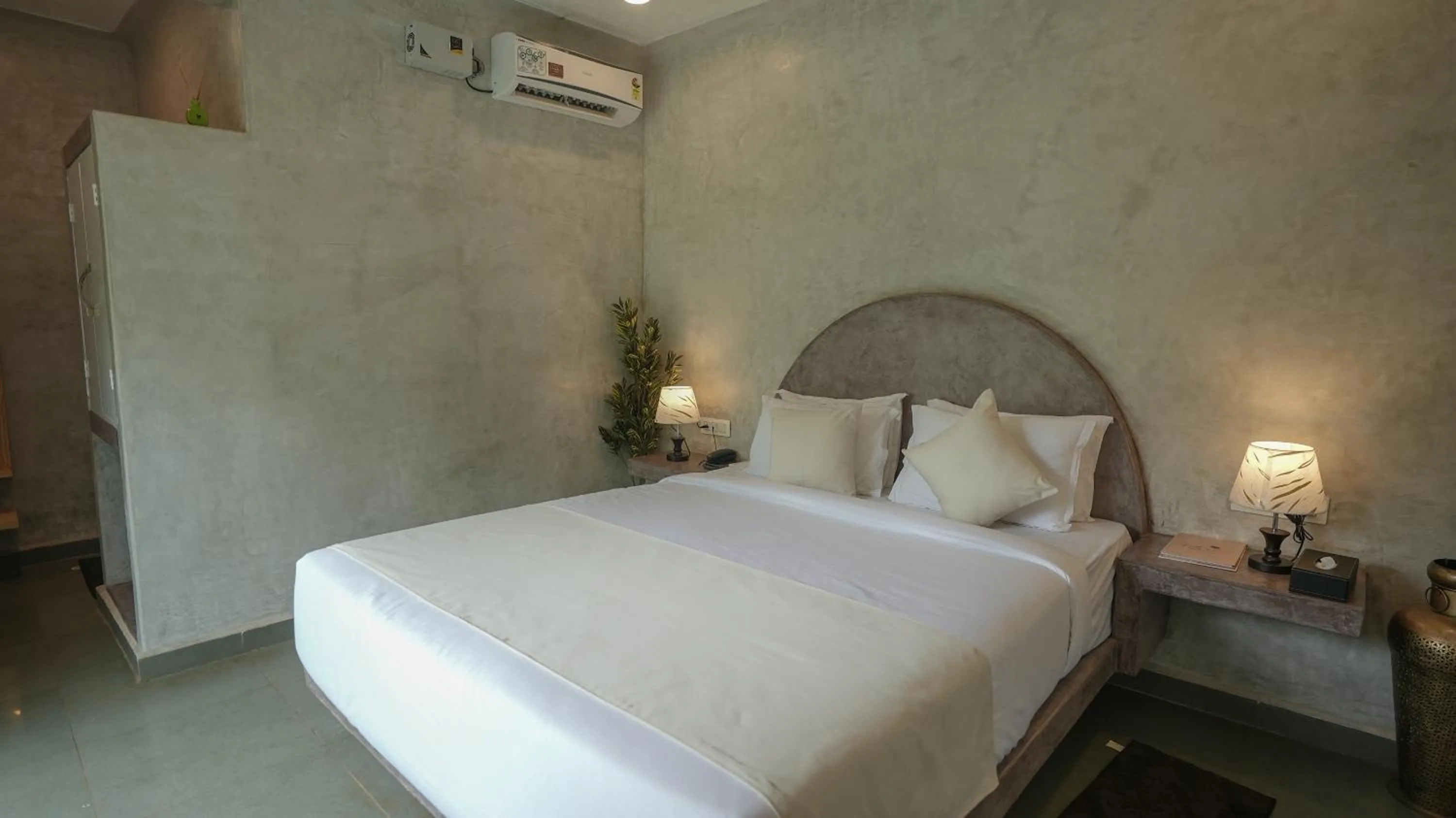 Bed in Whiteflower Resort Morjim