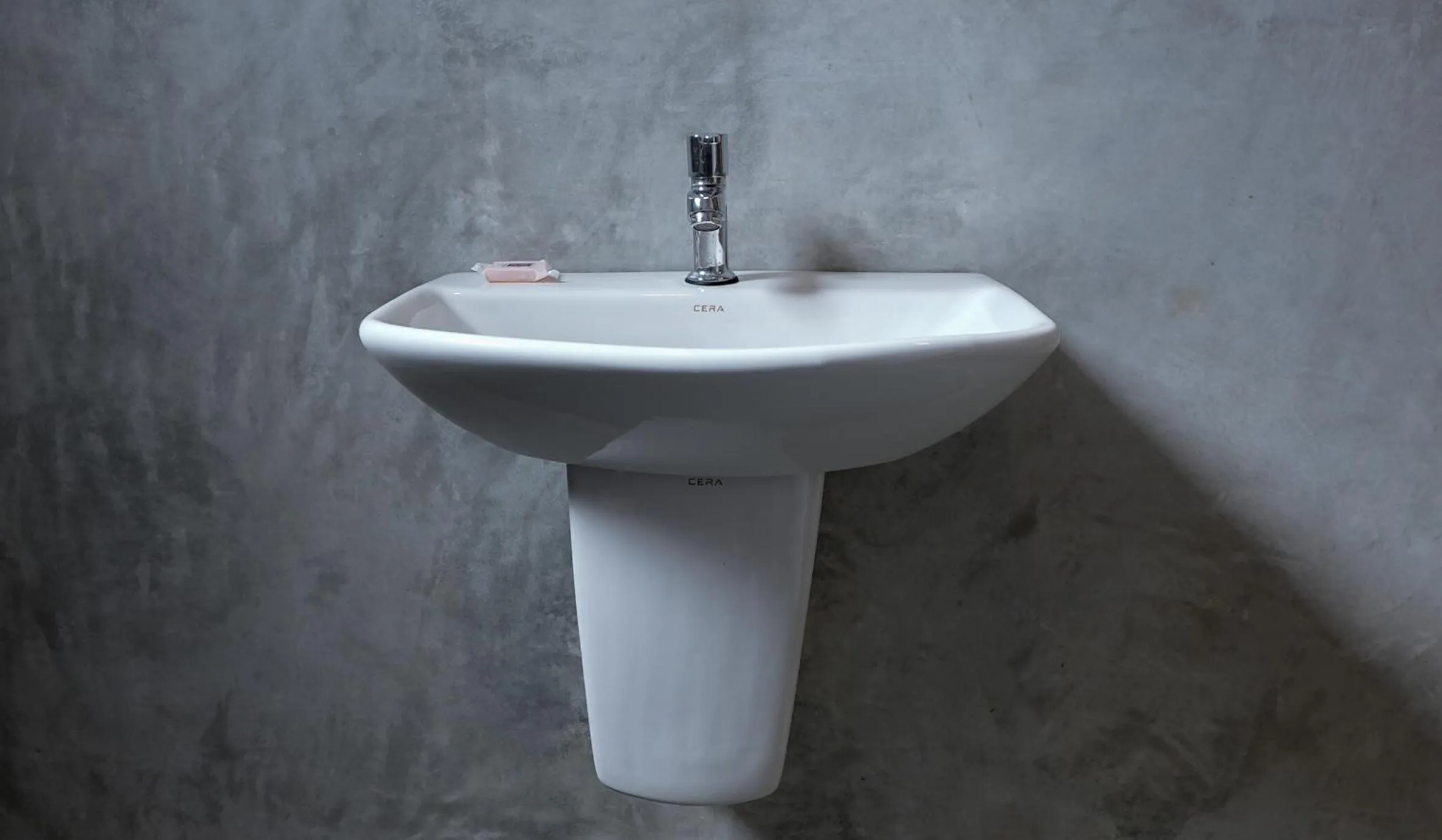 Bathroom in Whiteflower Resort Morjim