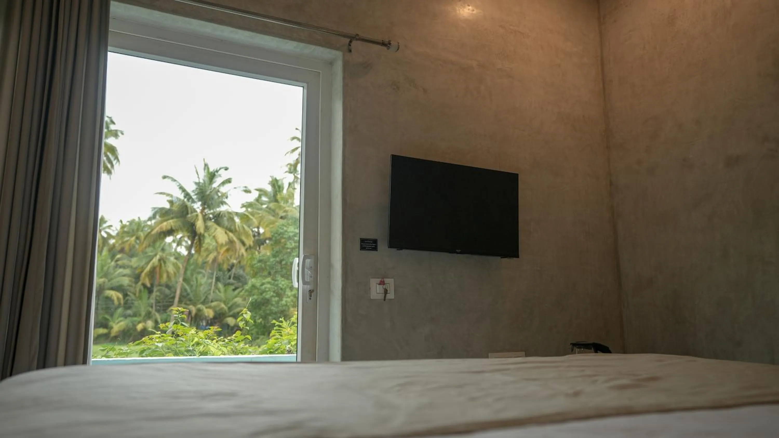 Bed in Whiteflower Resort Morjim