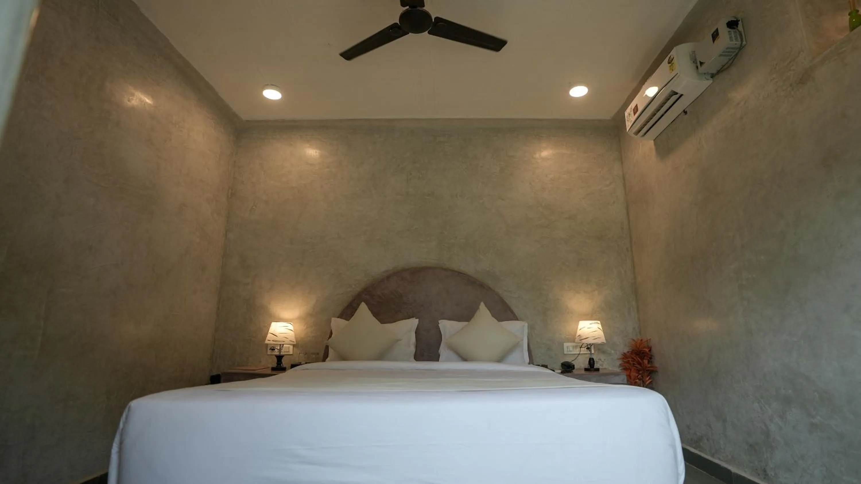 Bed in Whiteflower Resort Morjim