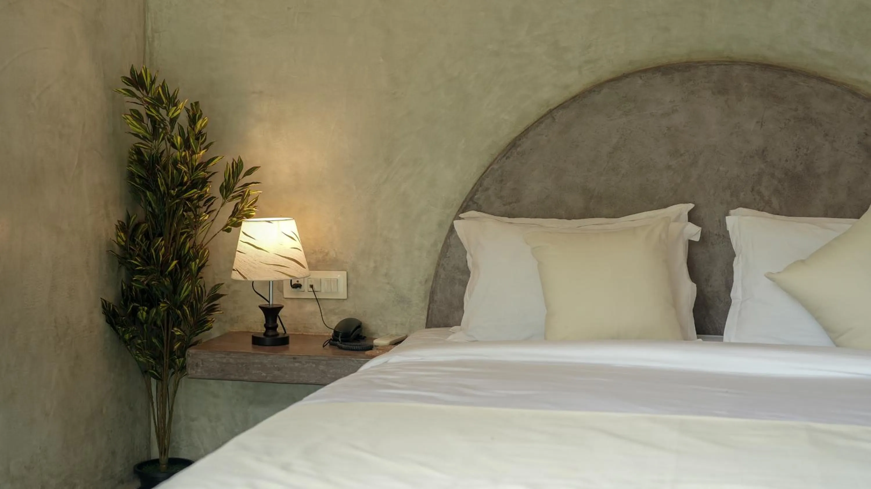 Bed in Whiteflower Resort Morjim