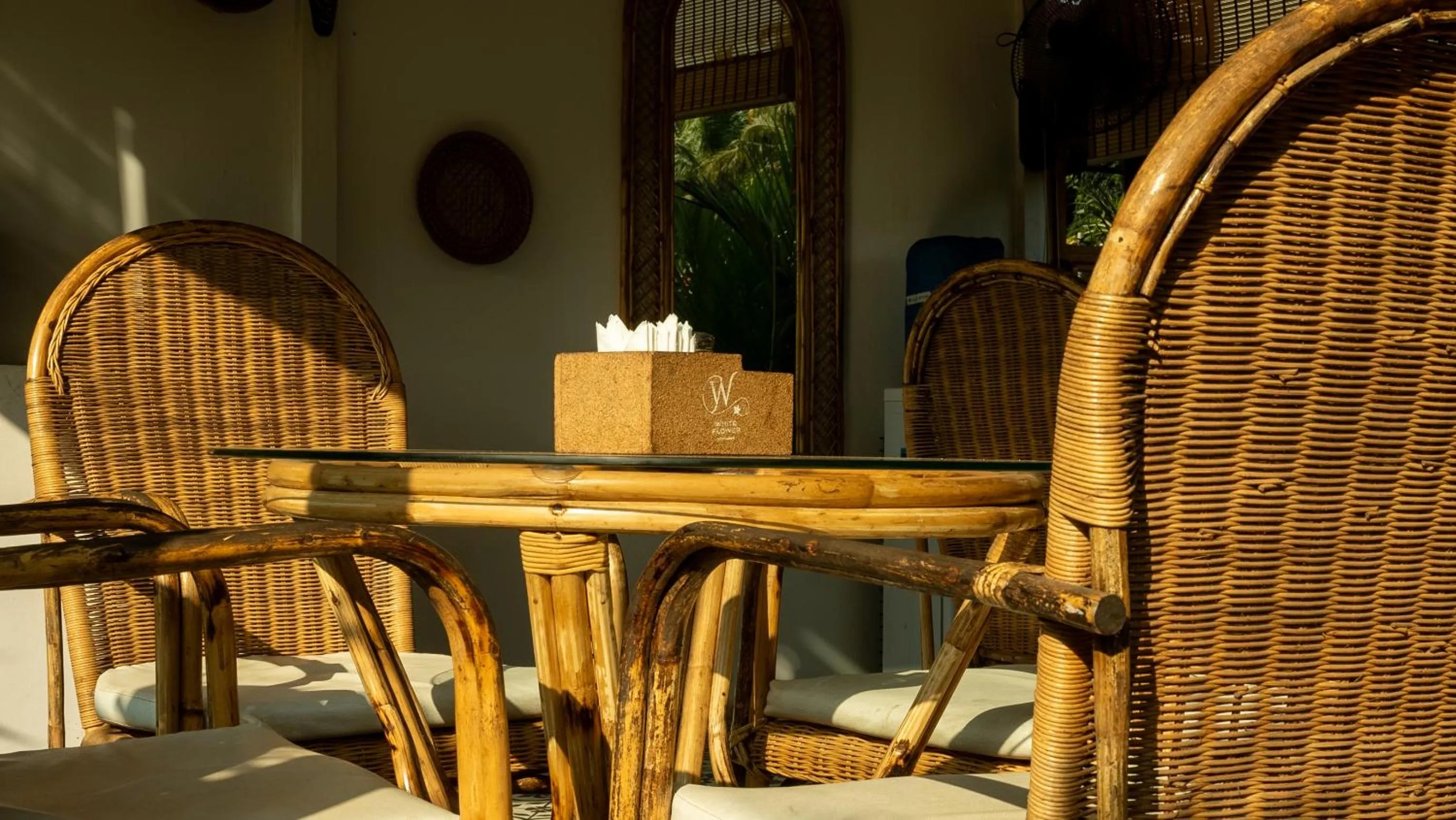 Restaurant/places to eat in Whiteflower Resort Morjim