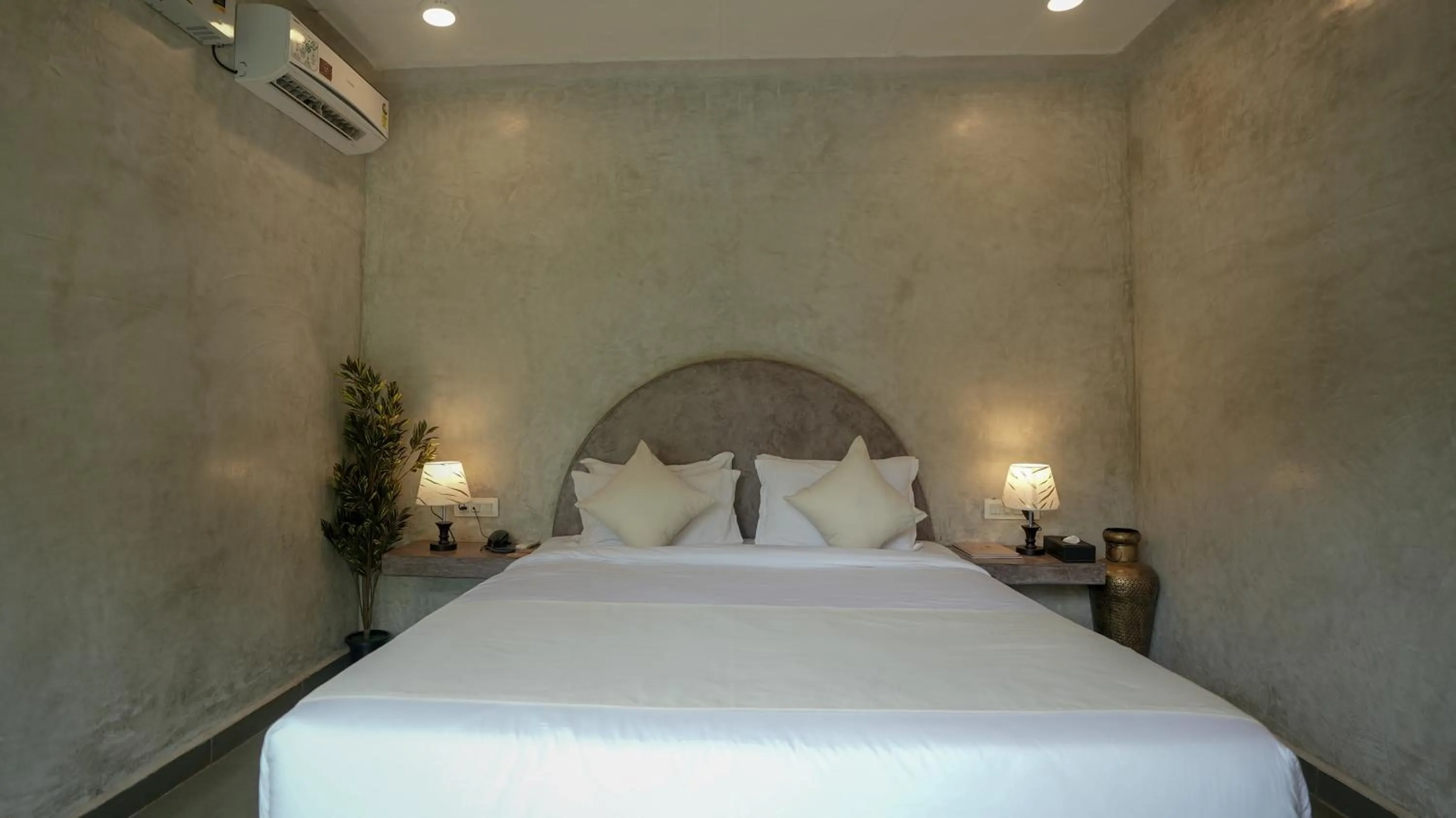 Bed in Whiteflower Resort Morjim