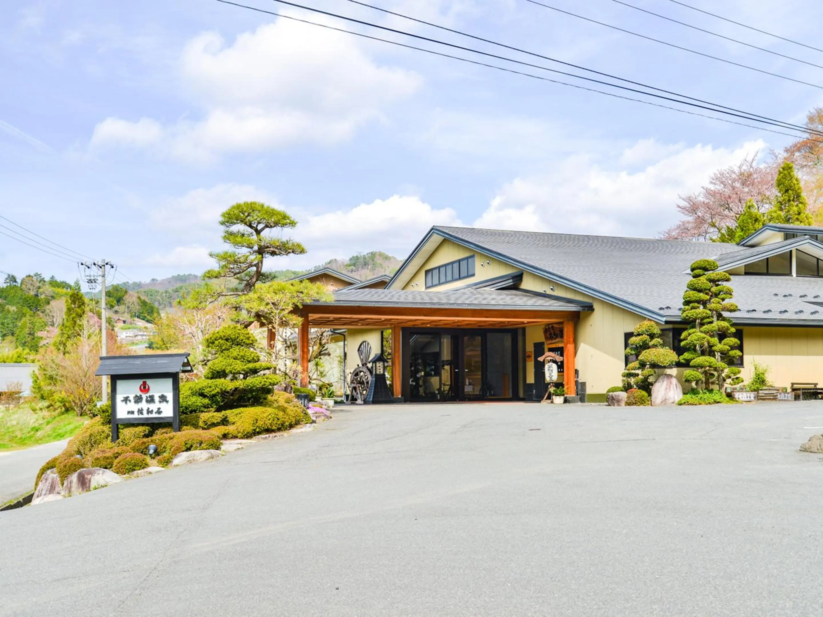 Property building in Fudouonsen Sawaya