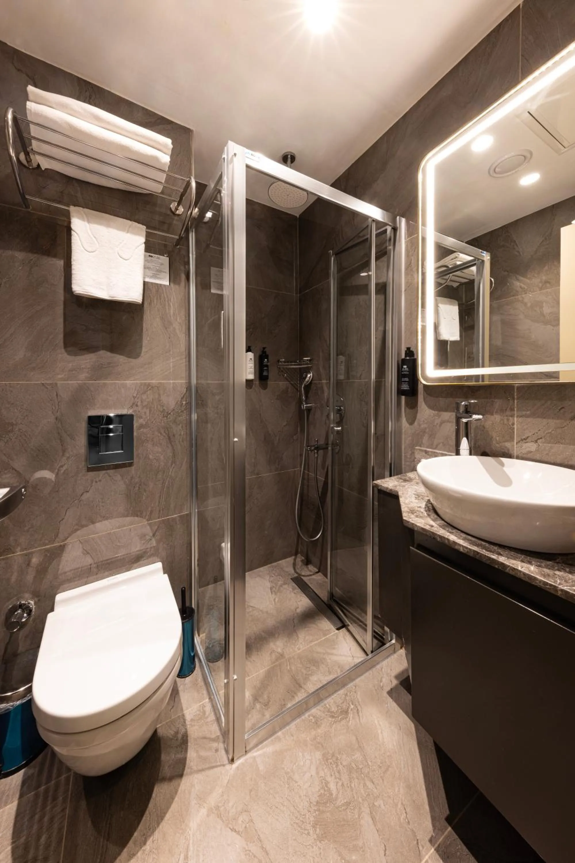 Shower in THE NEST HOTEL