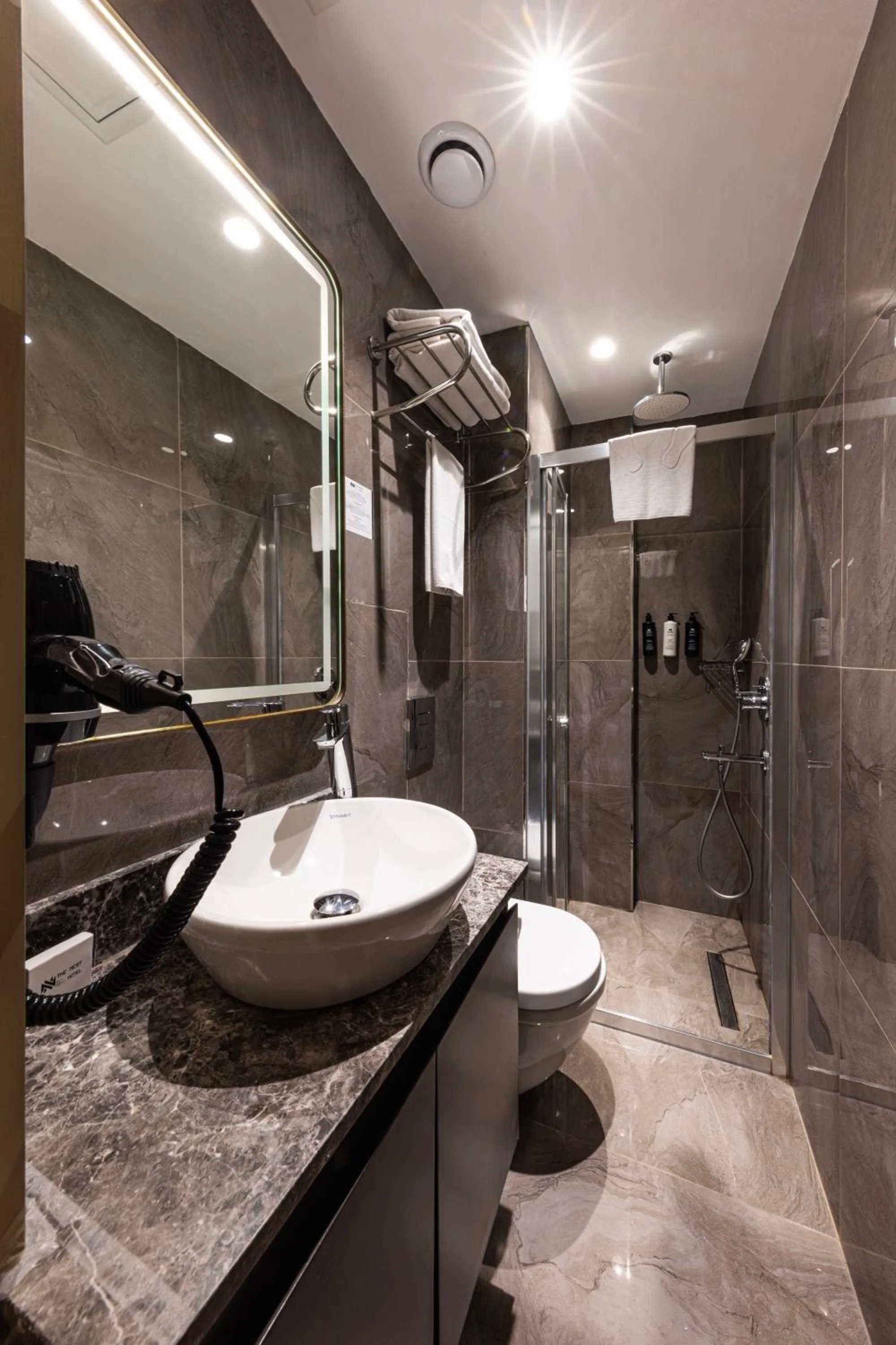 Shower in THE NEST HOTEL