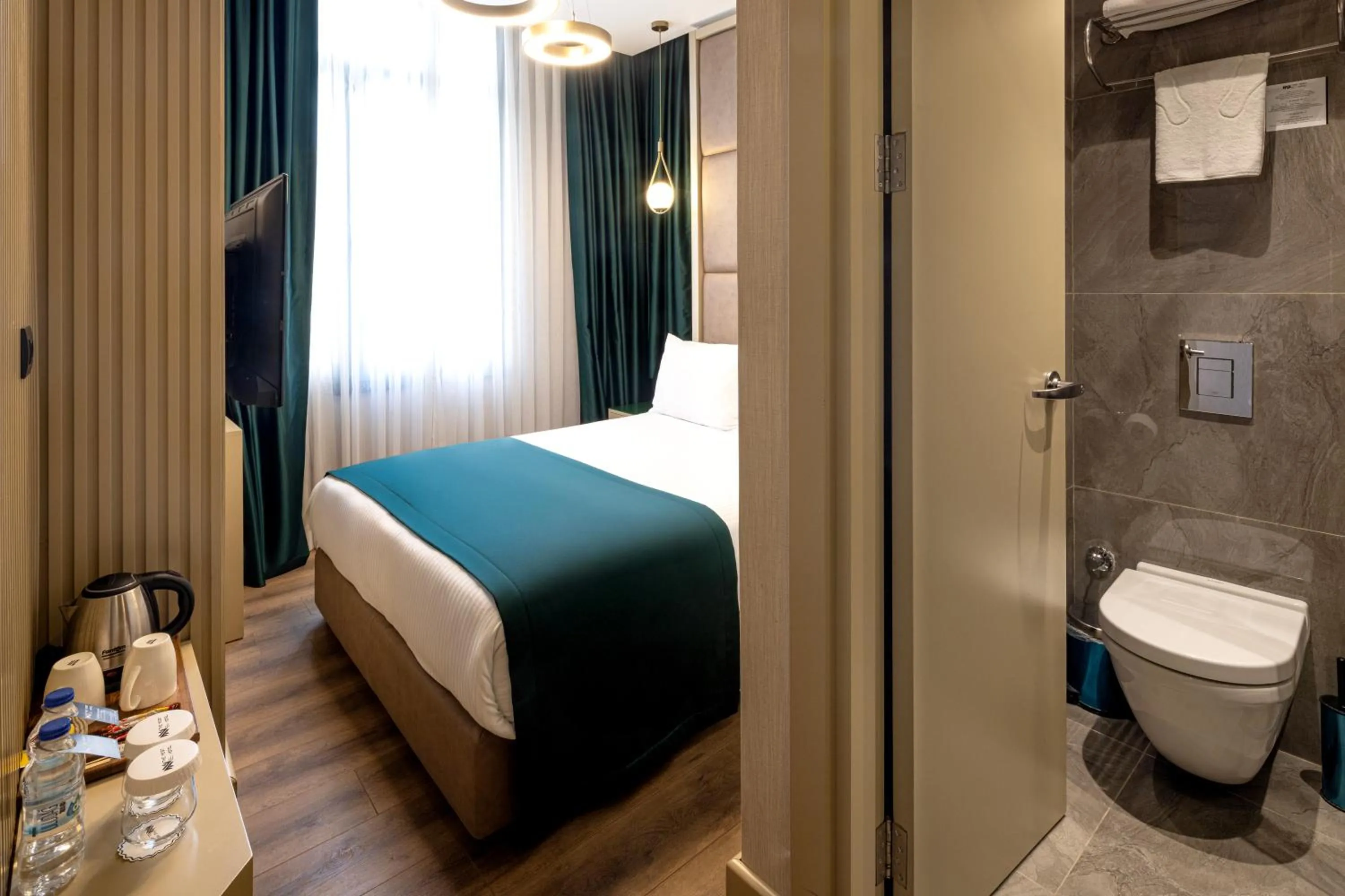 Coffee/tea facilities, Bed in THE NEST HOTEL