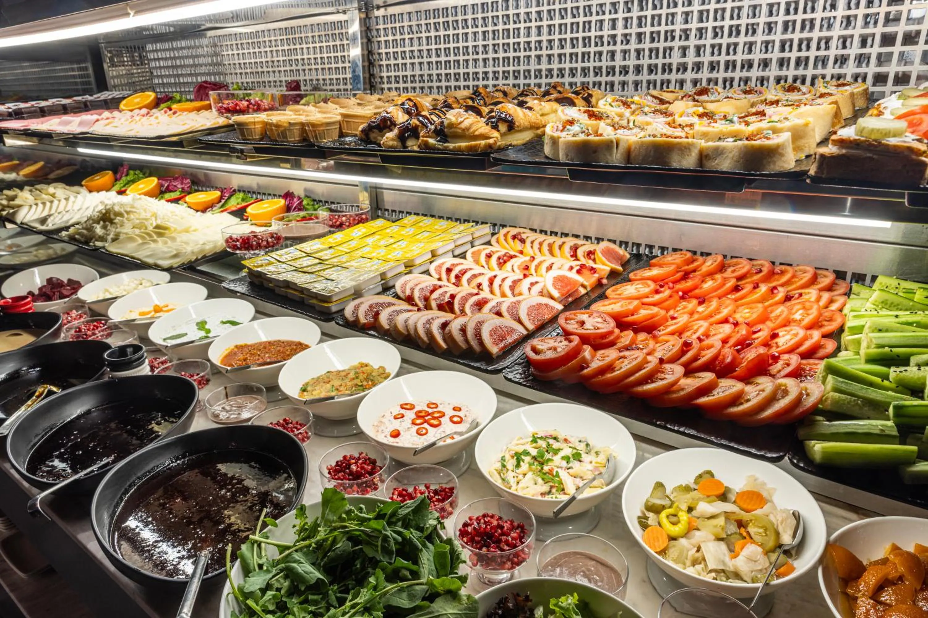 Breakfast in THE NEST HOTEL