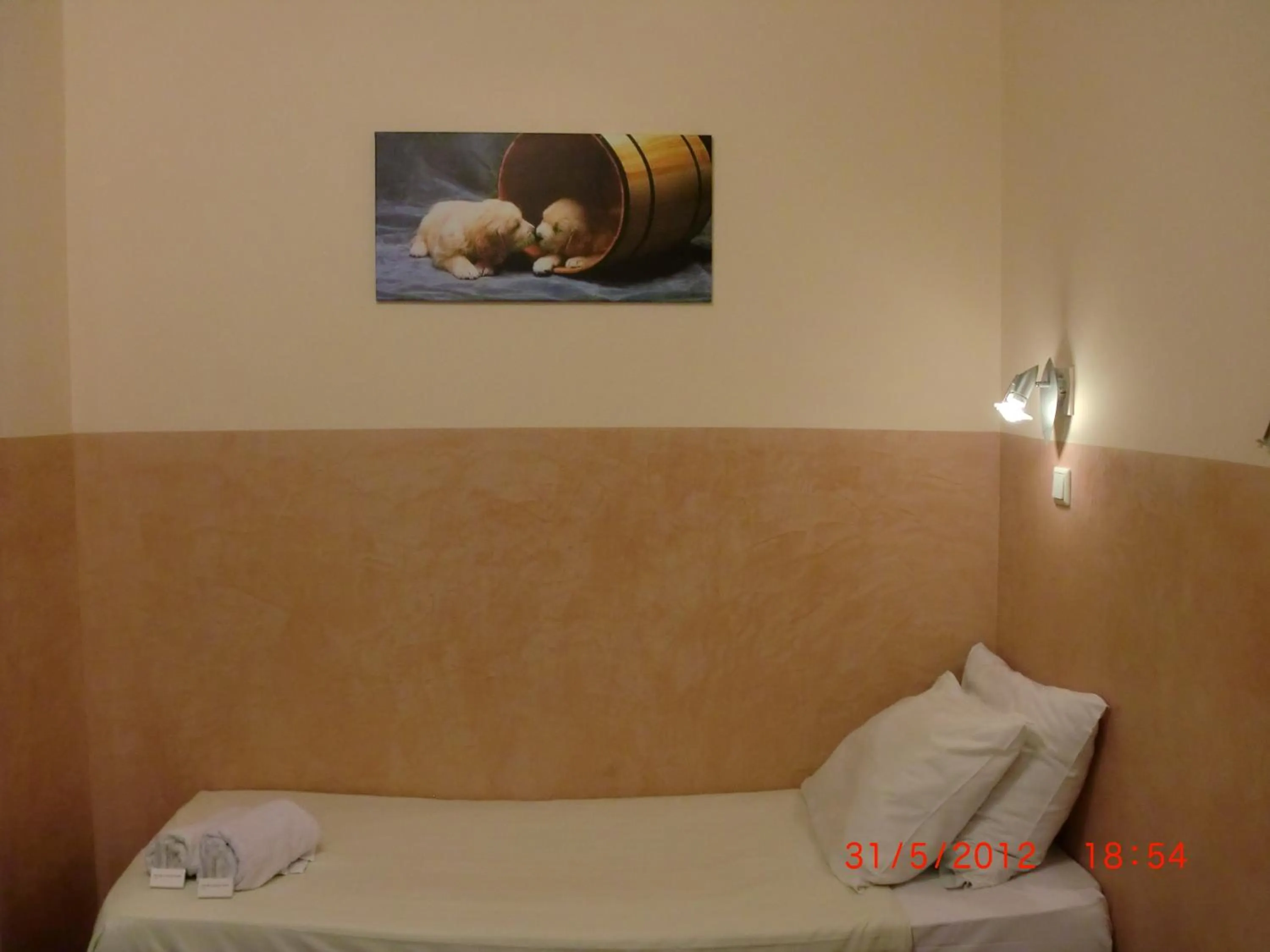 Bed in Budget Hotel Neutraal