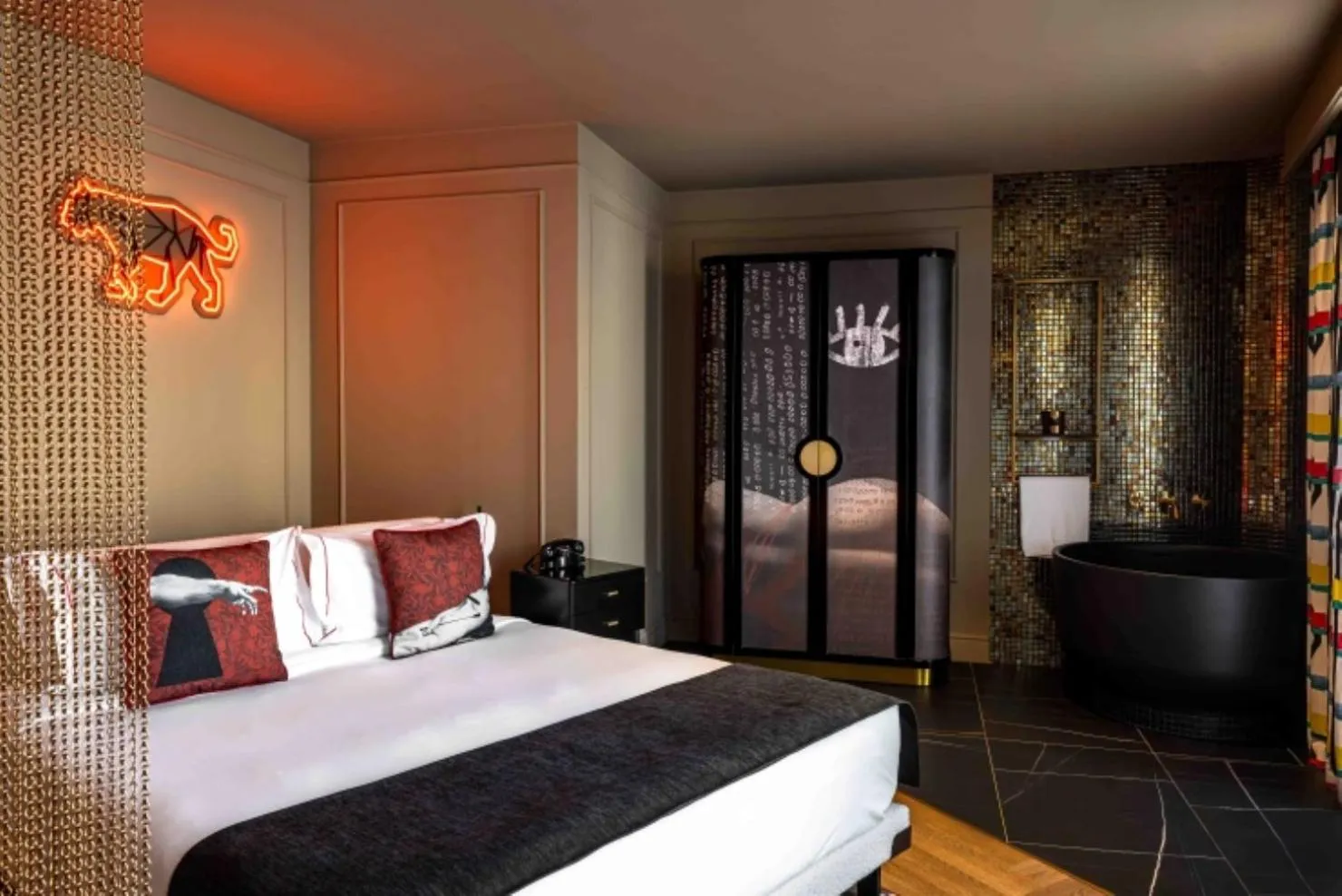 Bed in Upon Angels - Adults Only