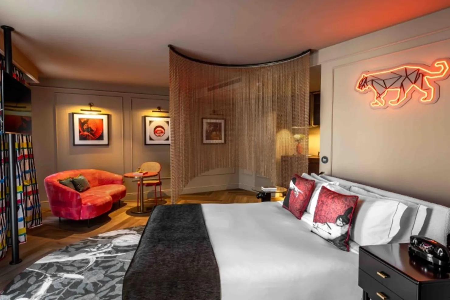 Bed in Upon Angels - Adults Only