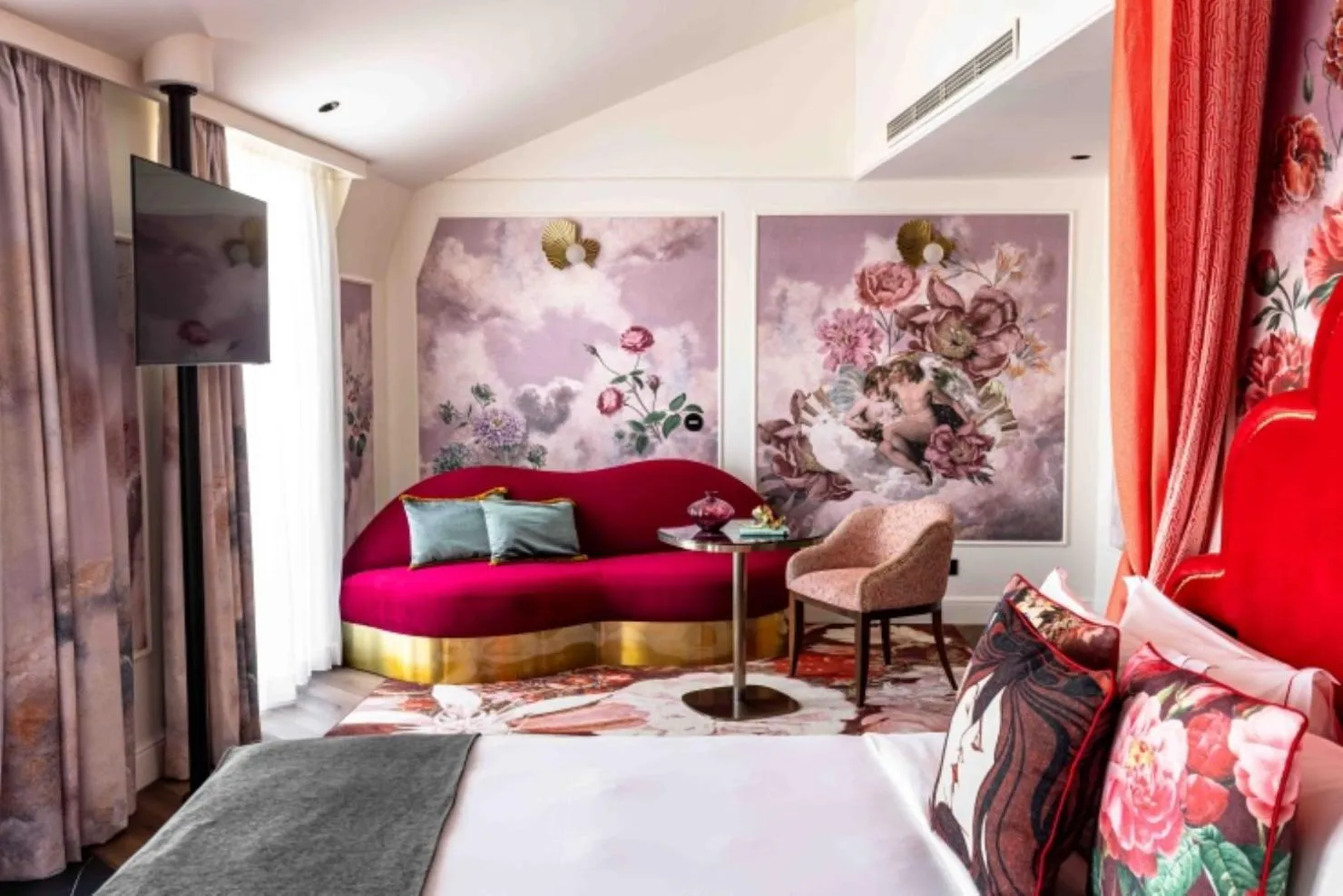 TV and multimedia in Upon Angels - Adults Only