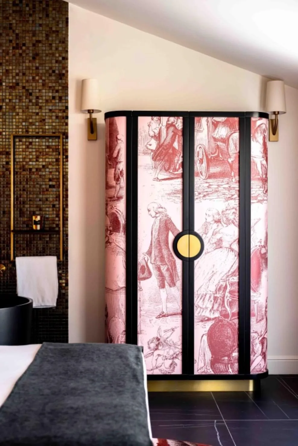 Bed in Upon Angels - Adults Only