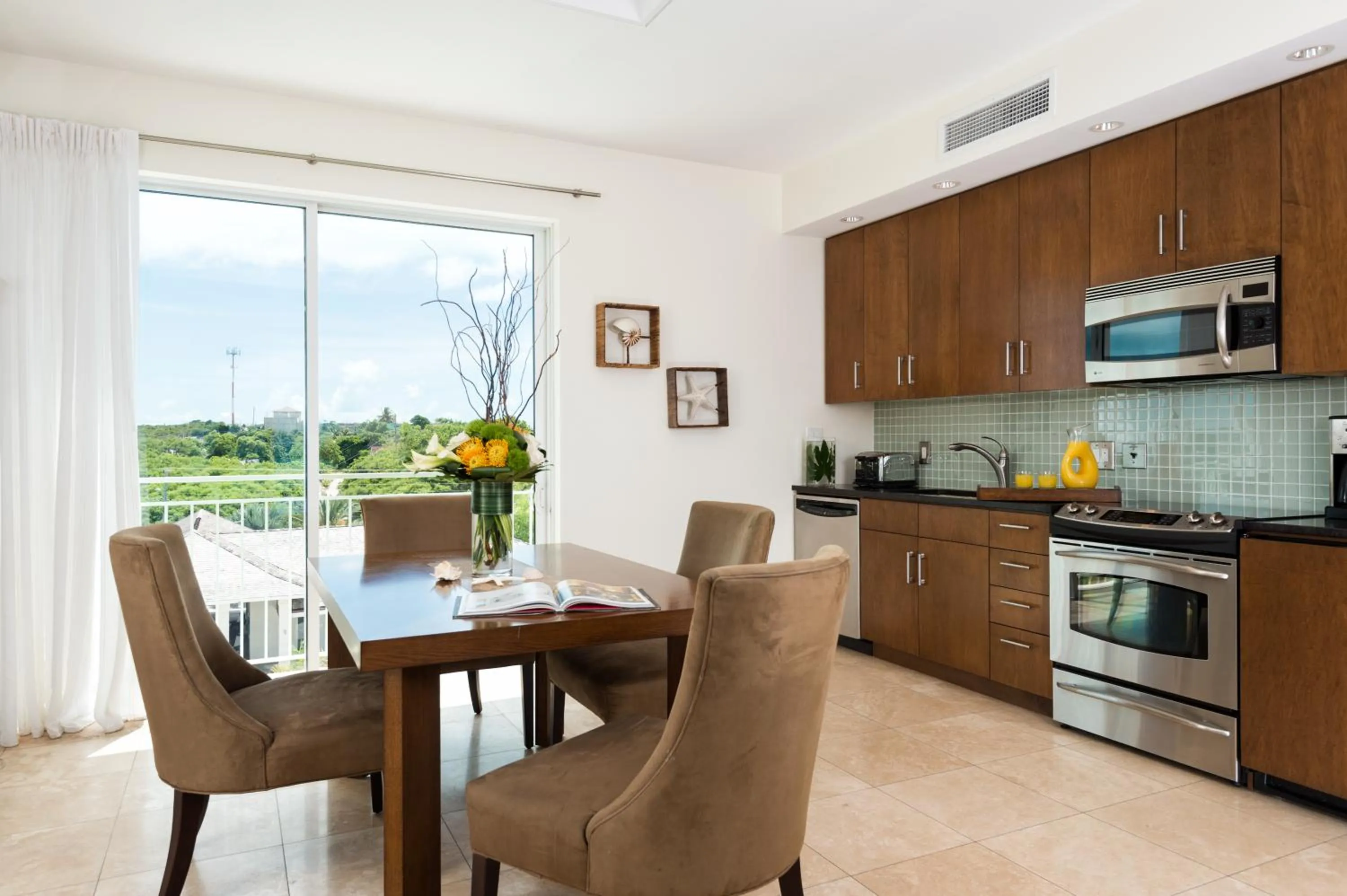 Kitchen or kitchenette in West Bay Club