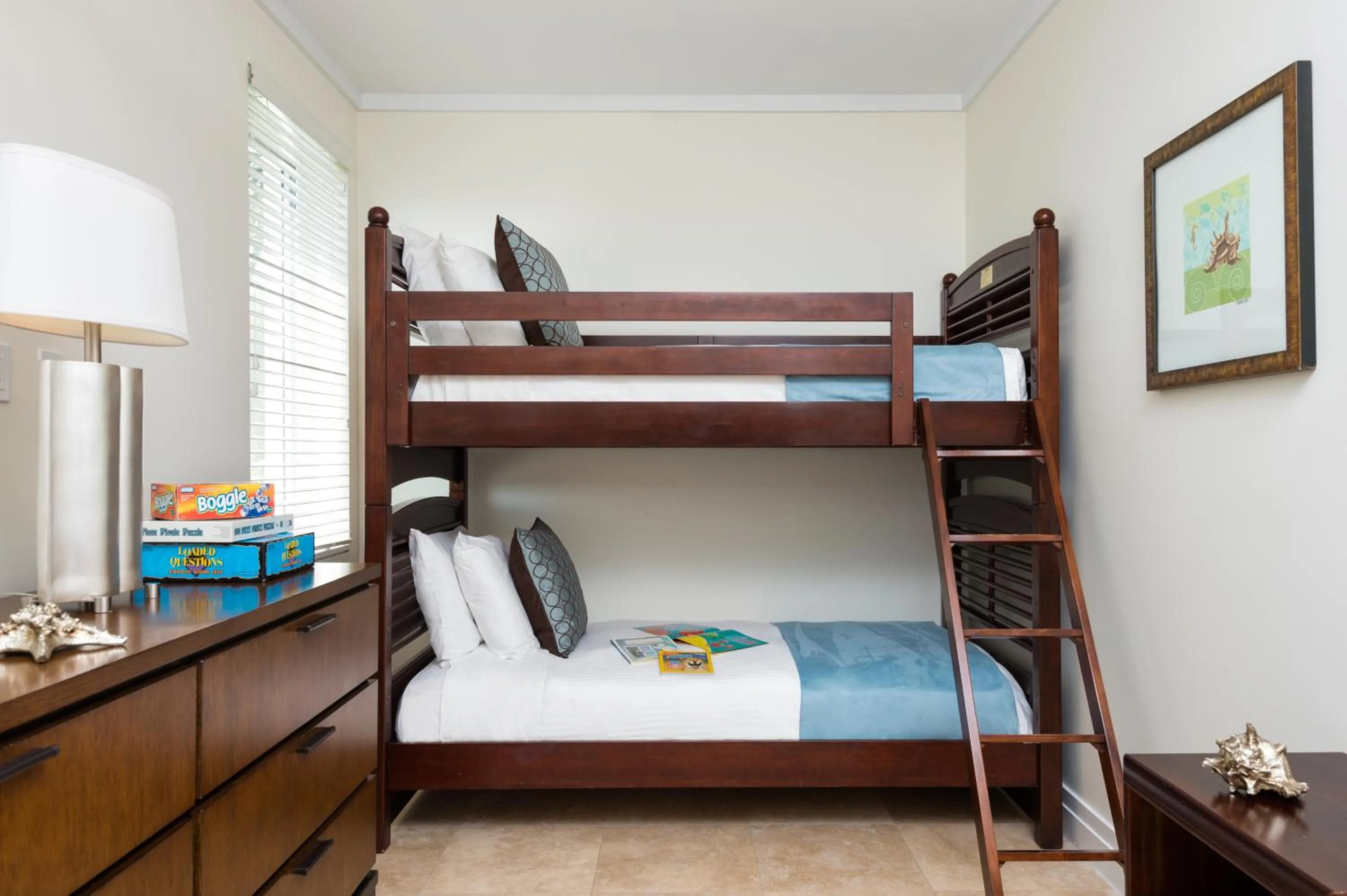 Bedroom, Bed in West Bay Club