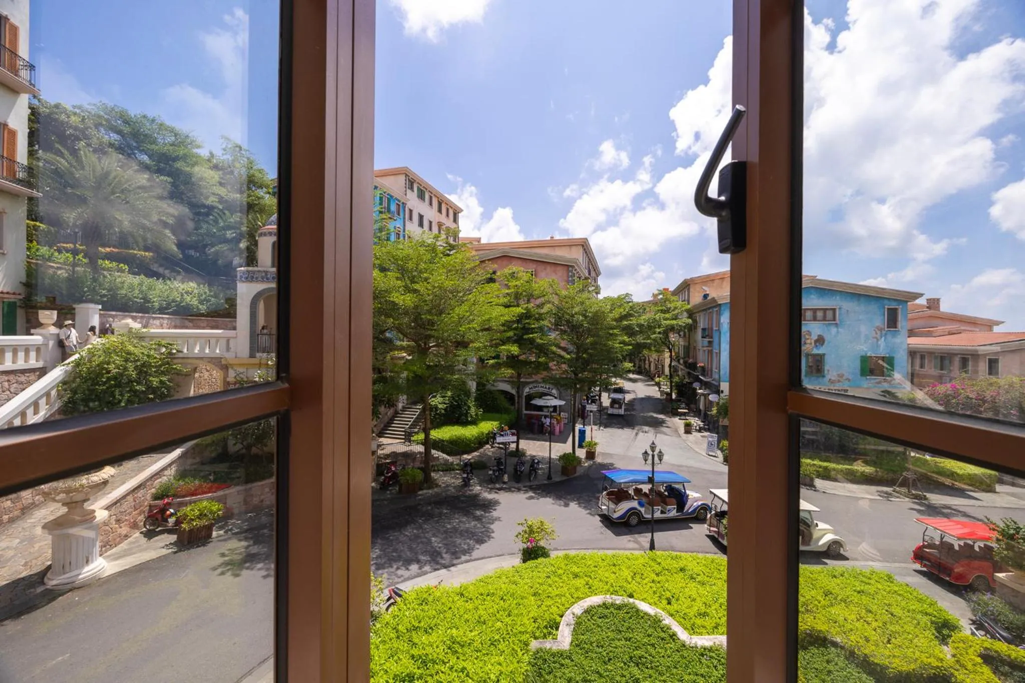 Neighbourhood in Lotus Home Cafe