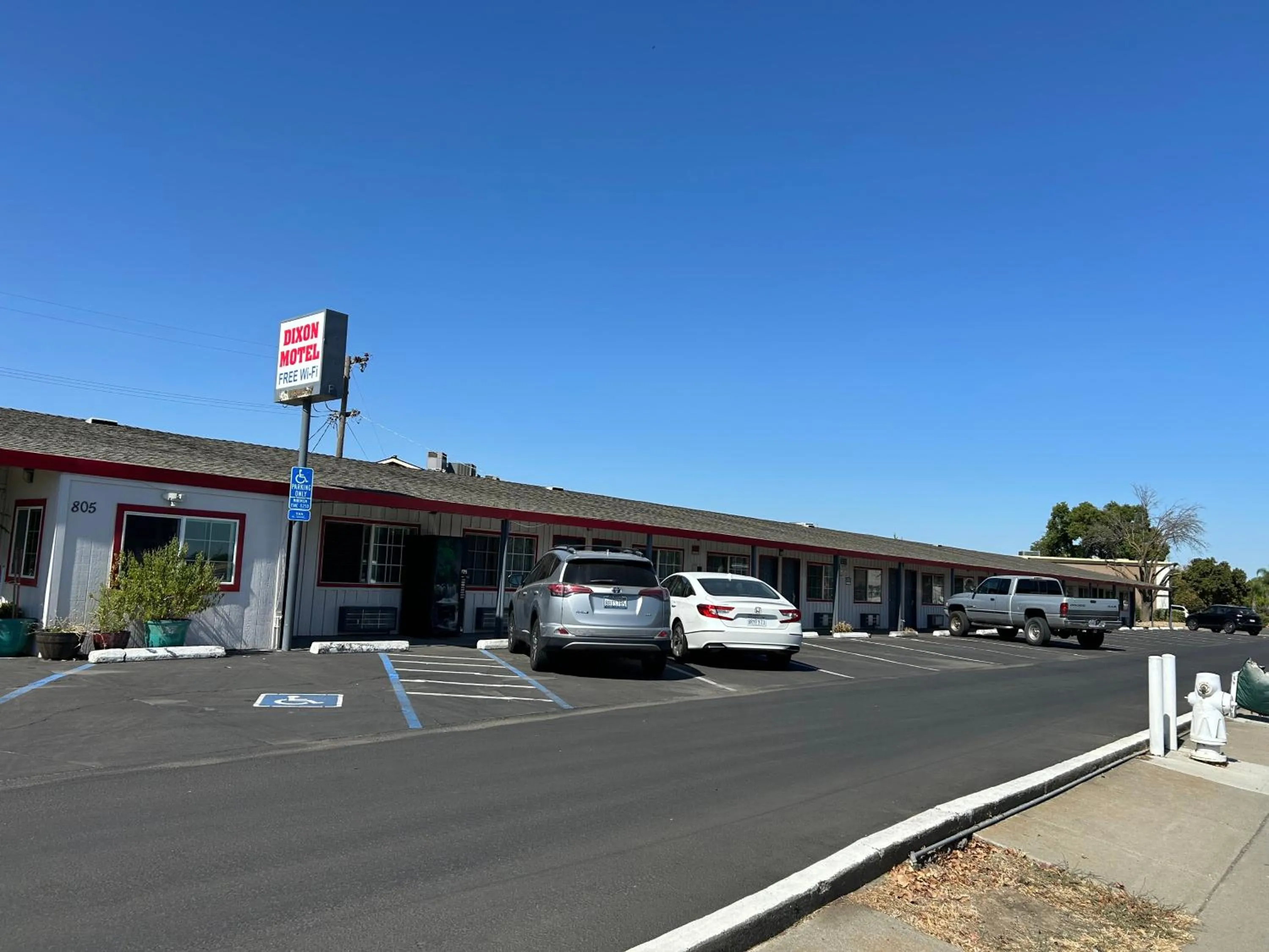 Property building in Dixon Motel