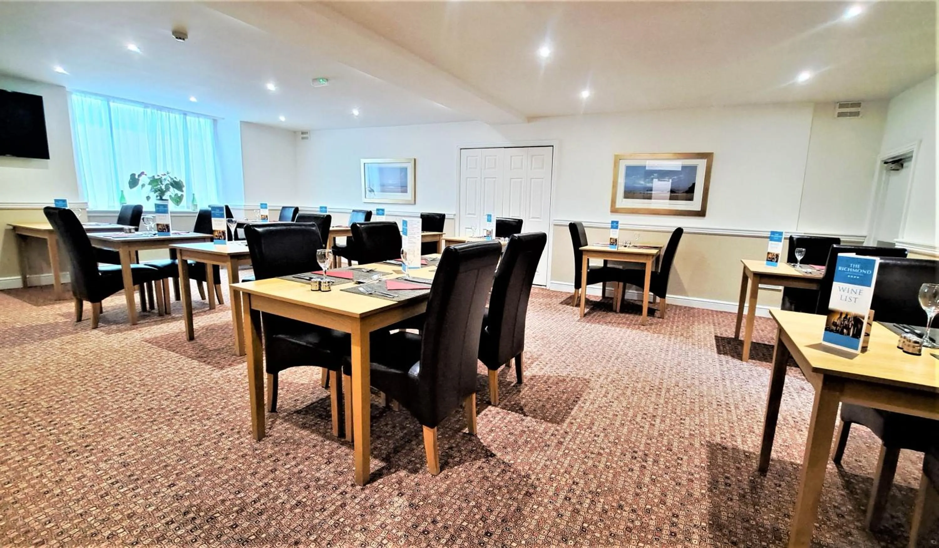 Seating area in Richmond Hotel