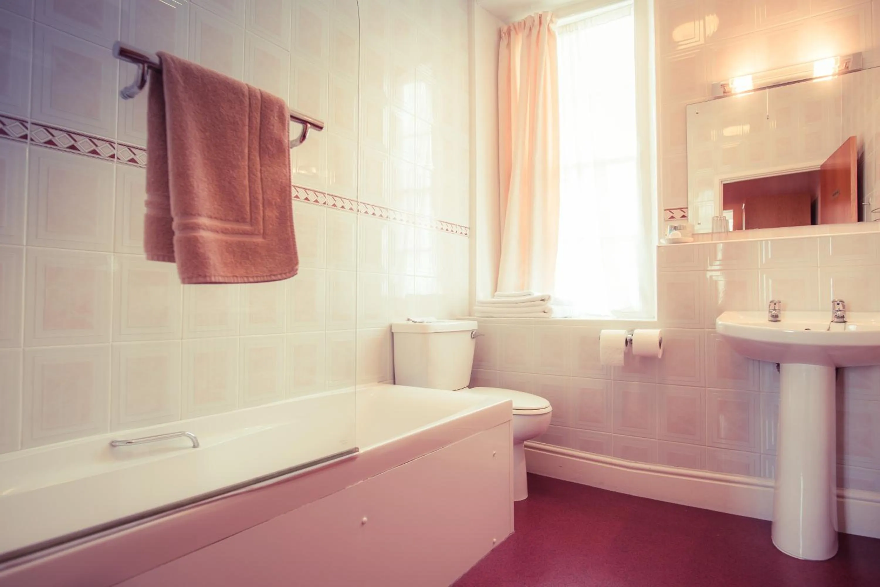 Bathroom in Richmond Hotel