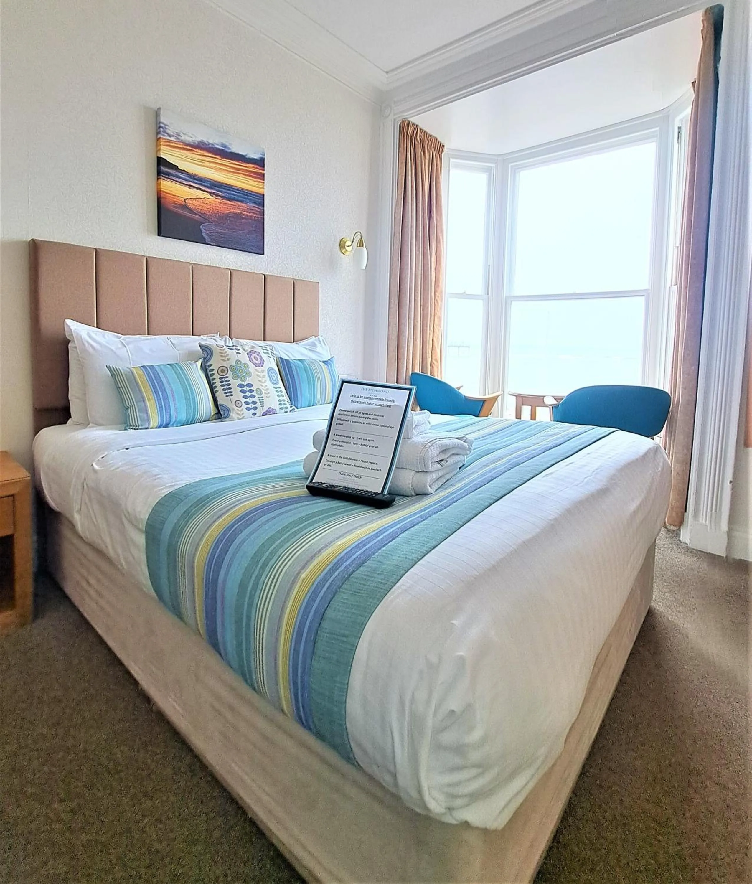 Bedroom, Bed in Richmond Hotel