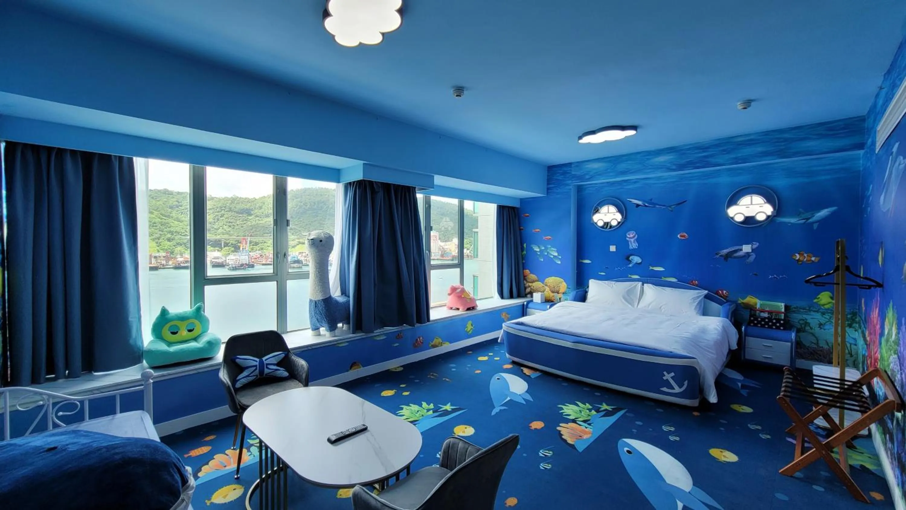 Bedroom, Bed in Grand Bay View Hotel