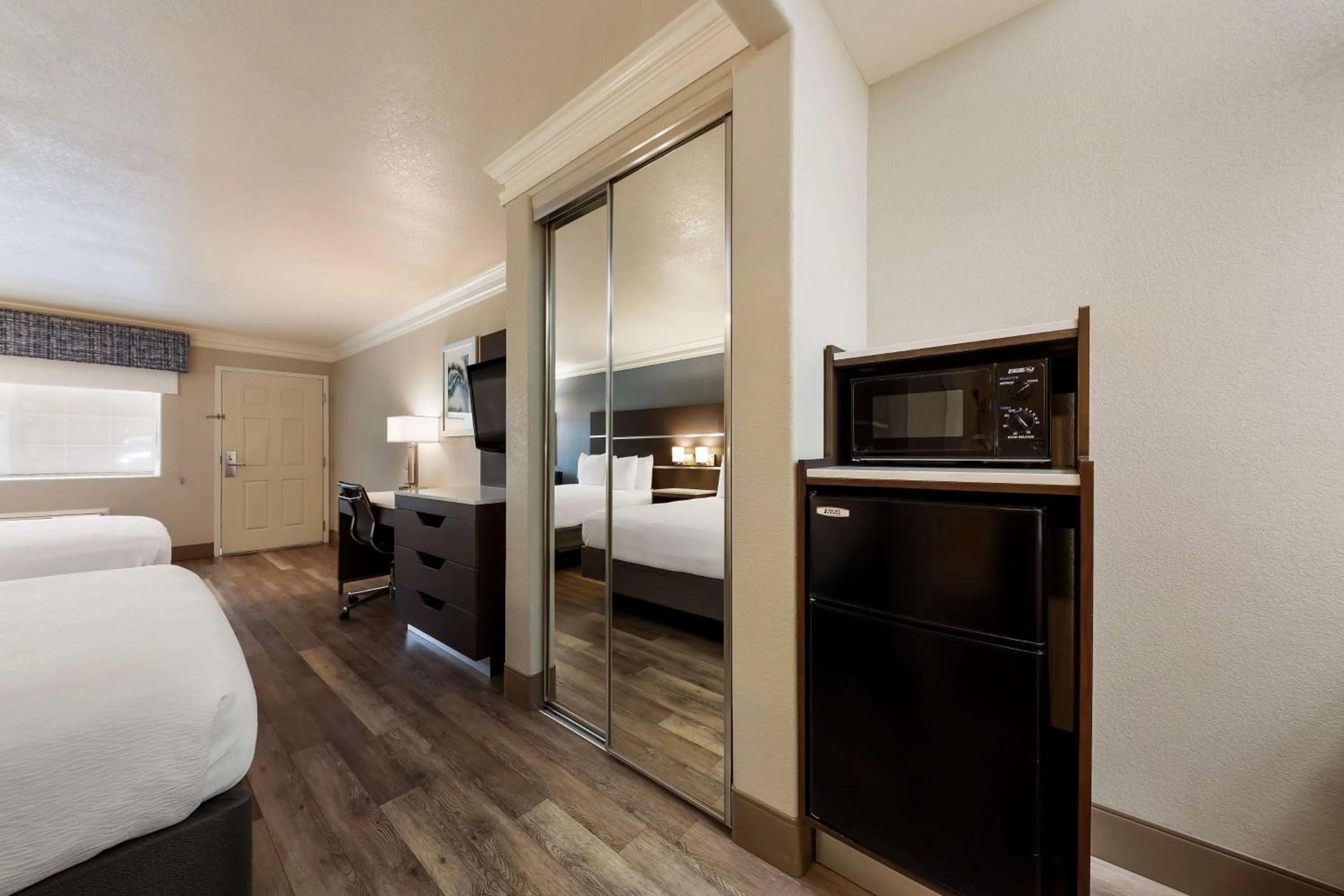 Bedroom, Bed in Best Western Inn & Suites Lemoore