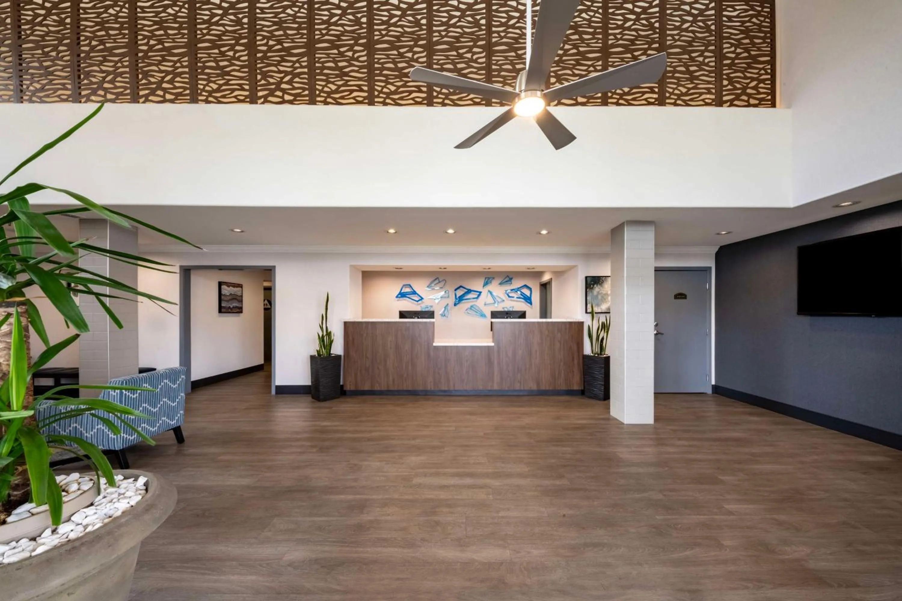 Lobby or reception in Best Western Inn & Suites Lemoore