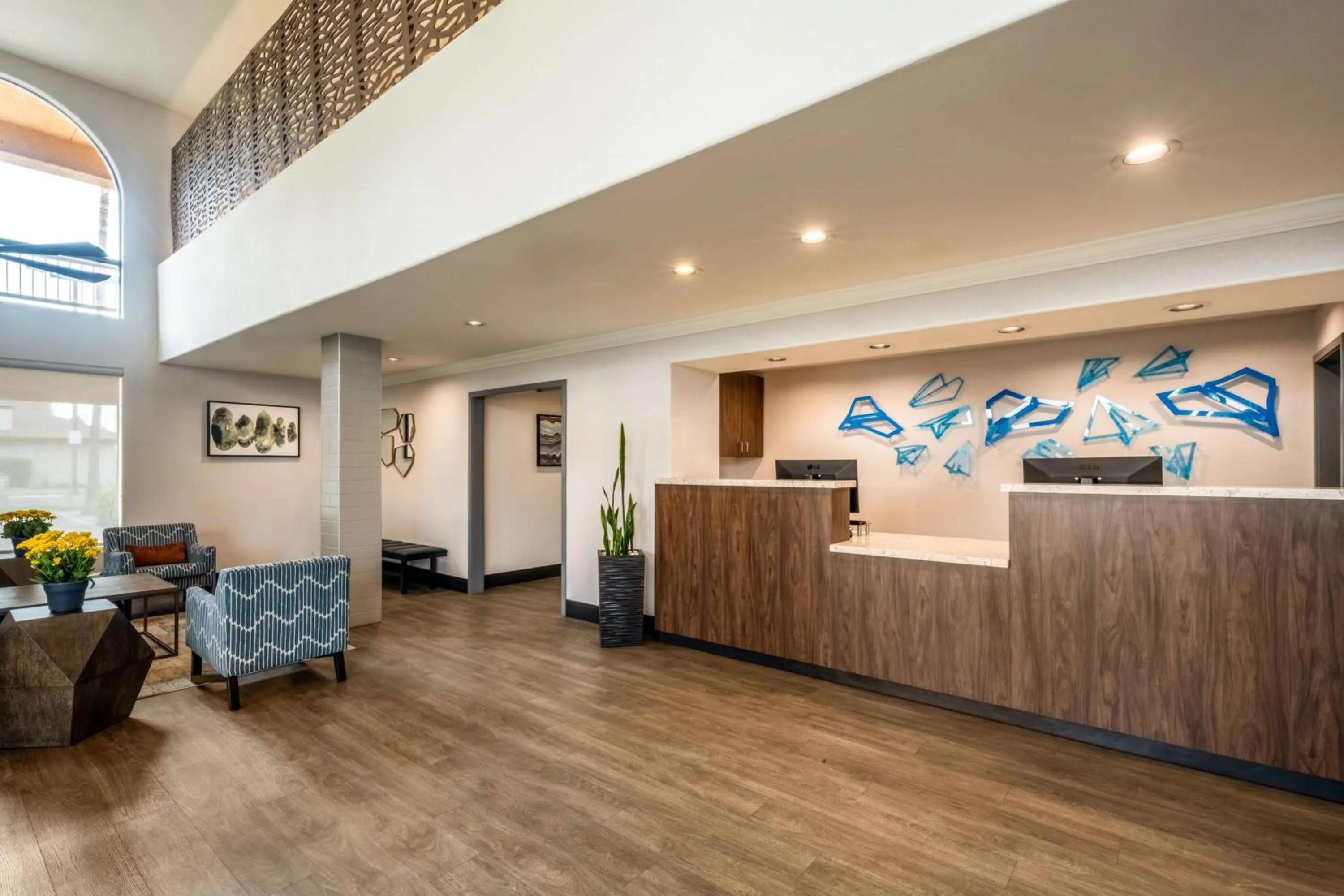 Lobby or reception in Best Western Inn & Suites Lemoore
