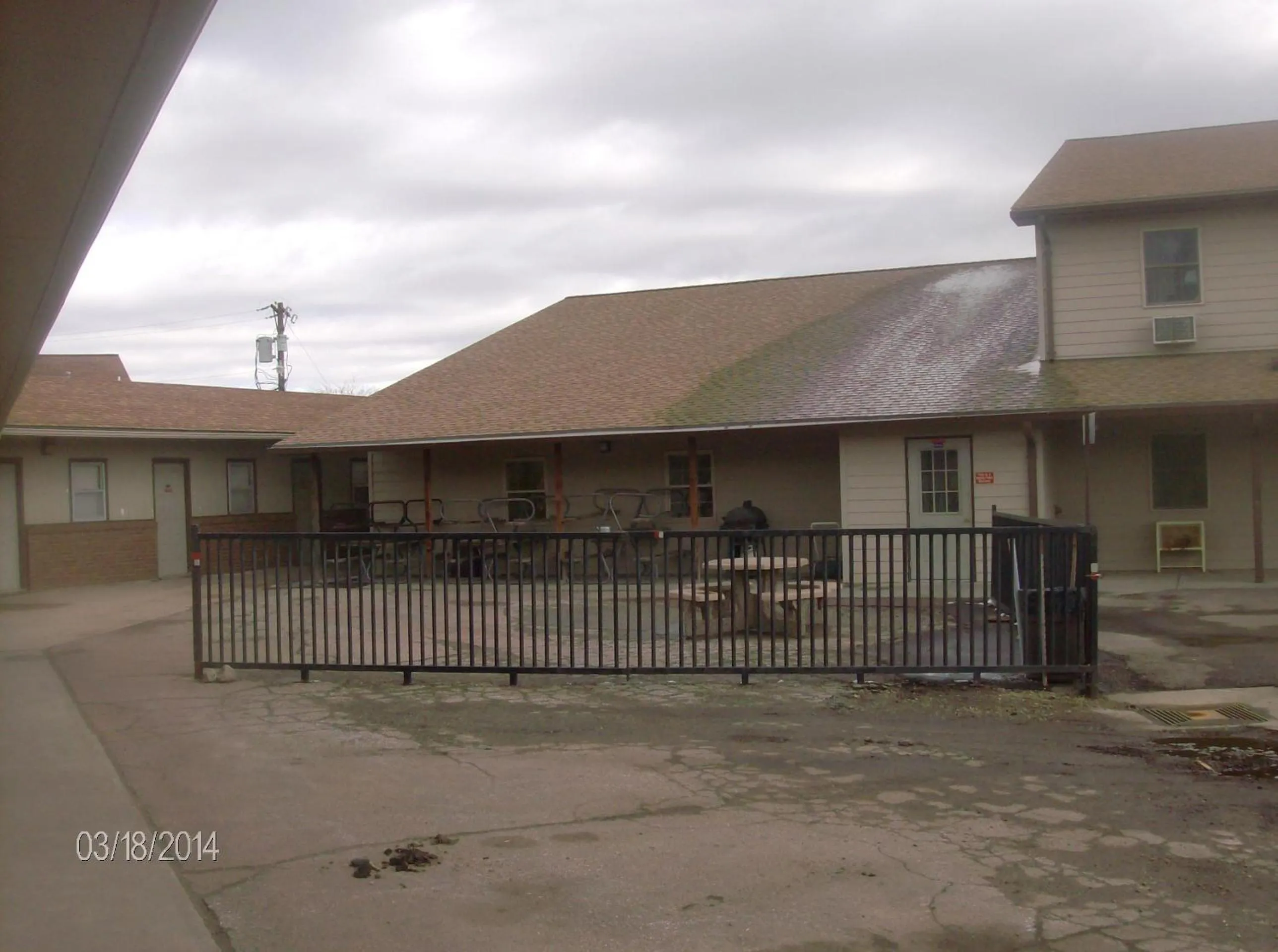 Patio in King's Inn of Platte