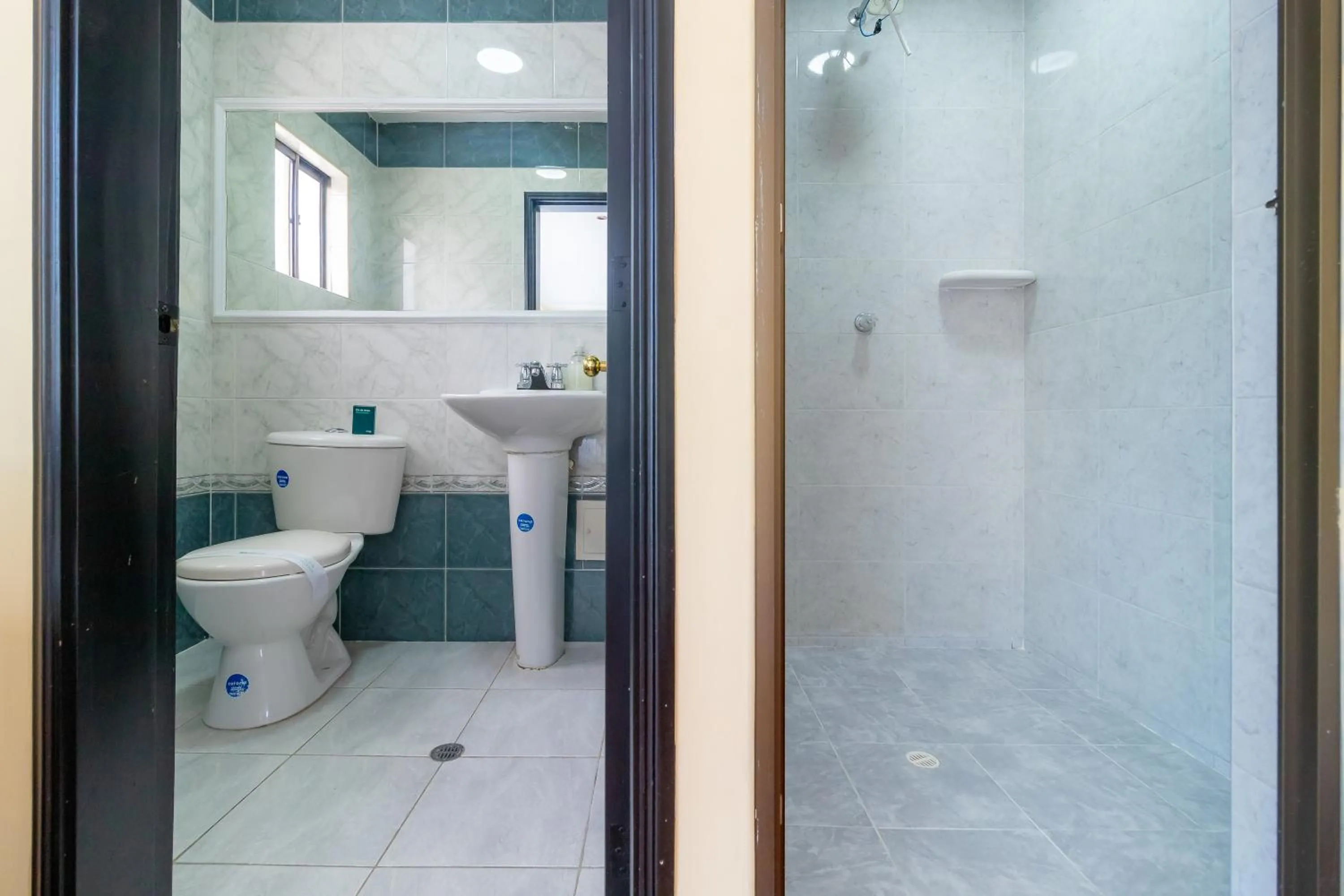 Bathroom in Hotel Ayenda Normandy