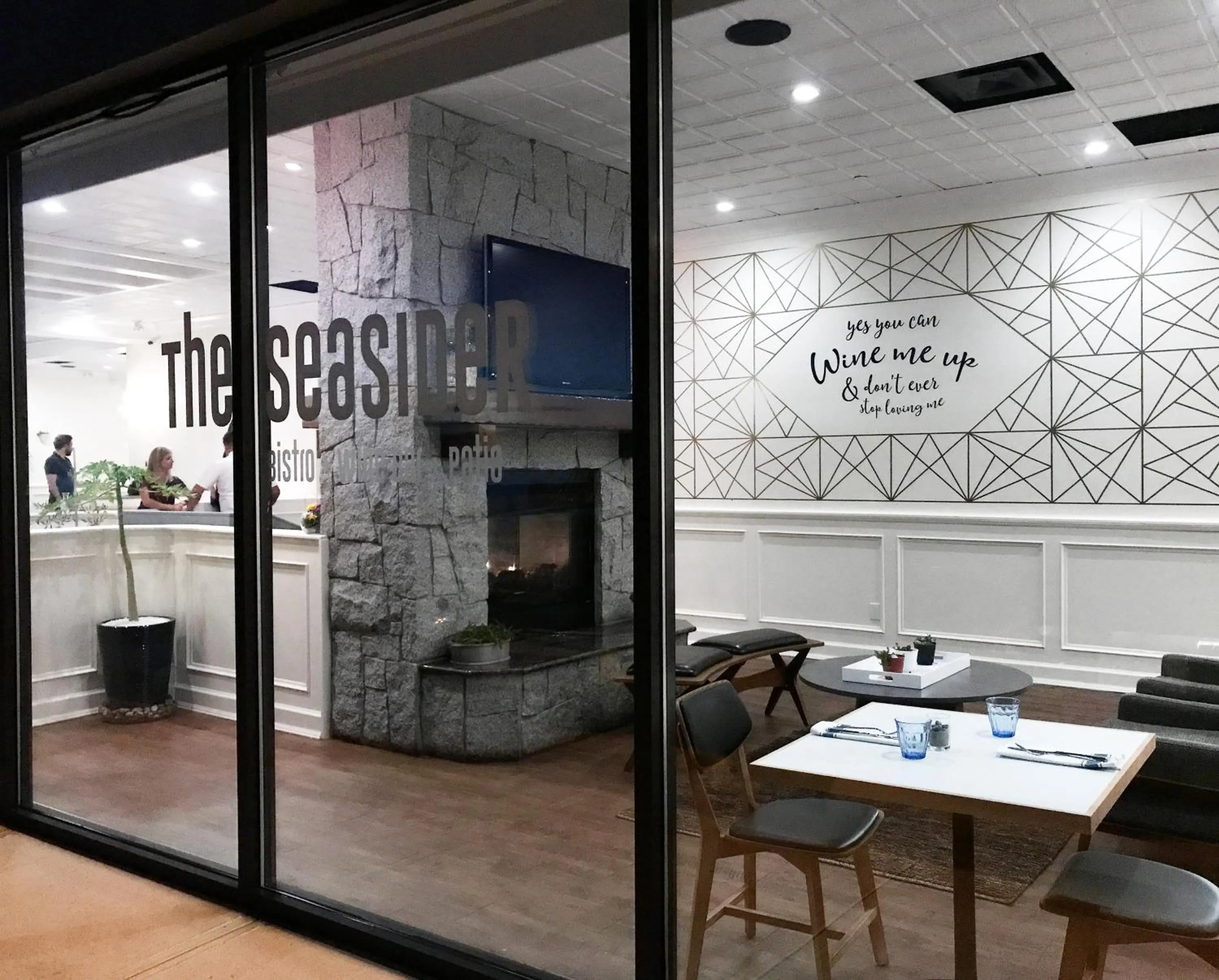 Restaurant/places to eat in Beach Gardens Resort and Marina