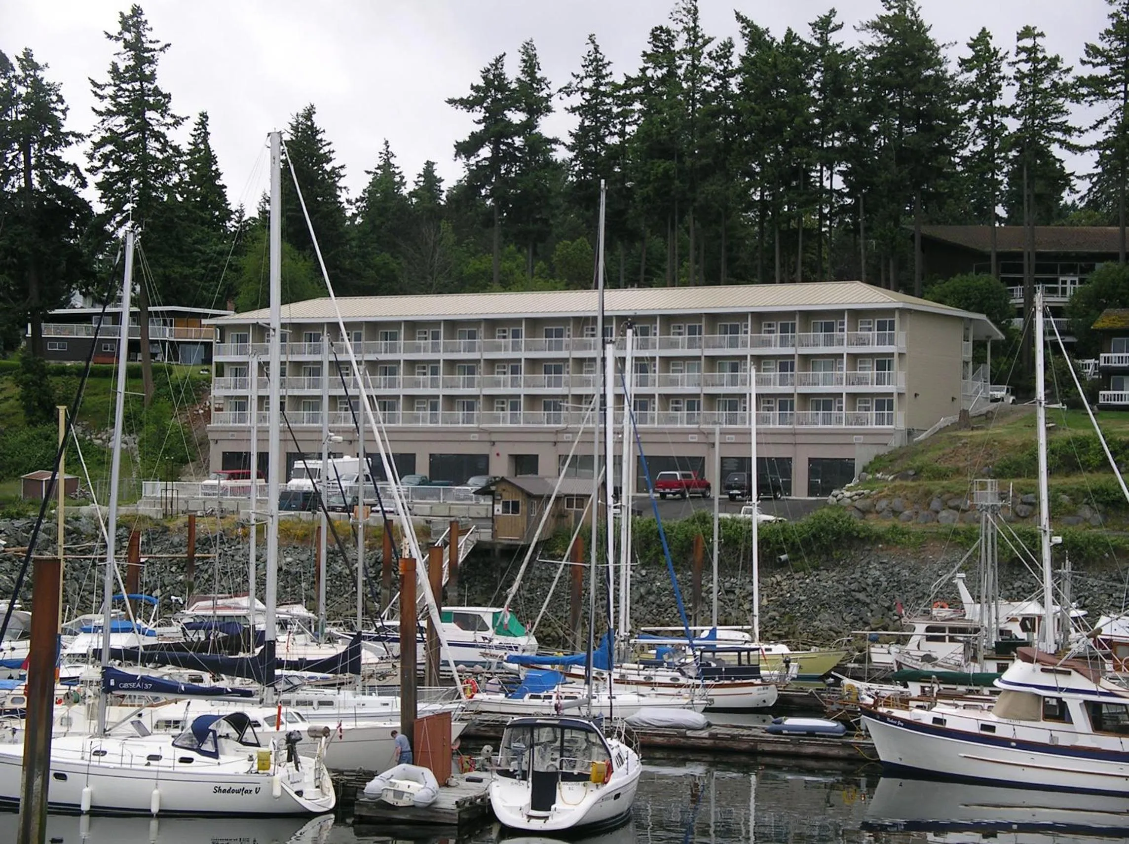 Area and facilities in Beach Gardens Resort and Marina