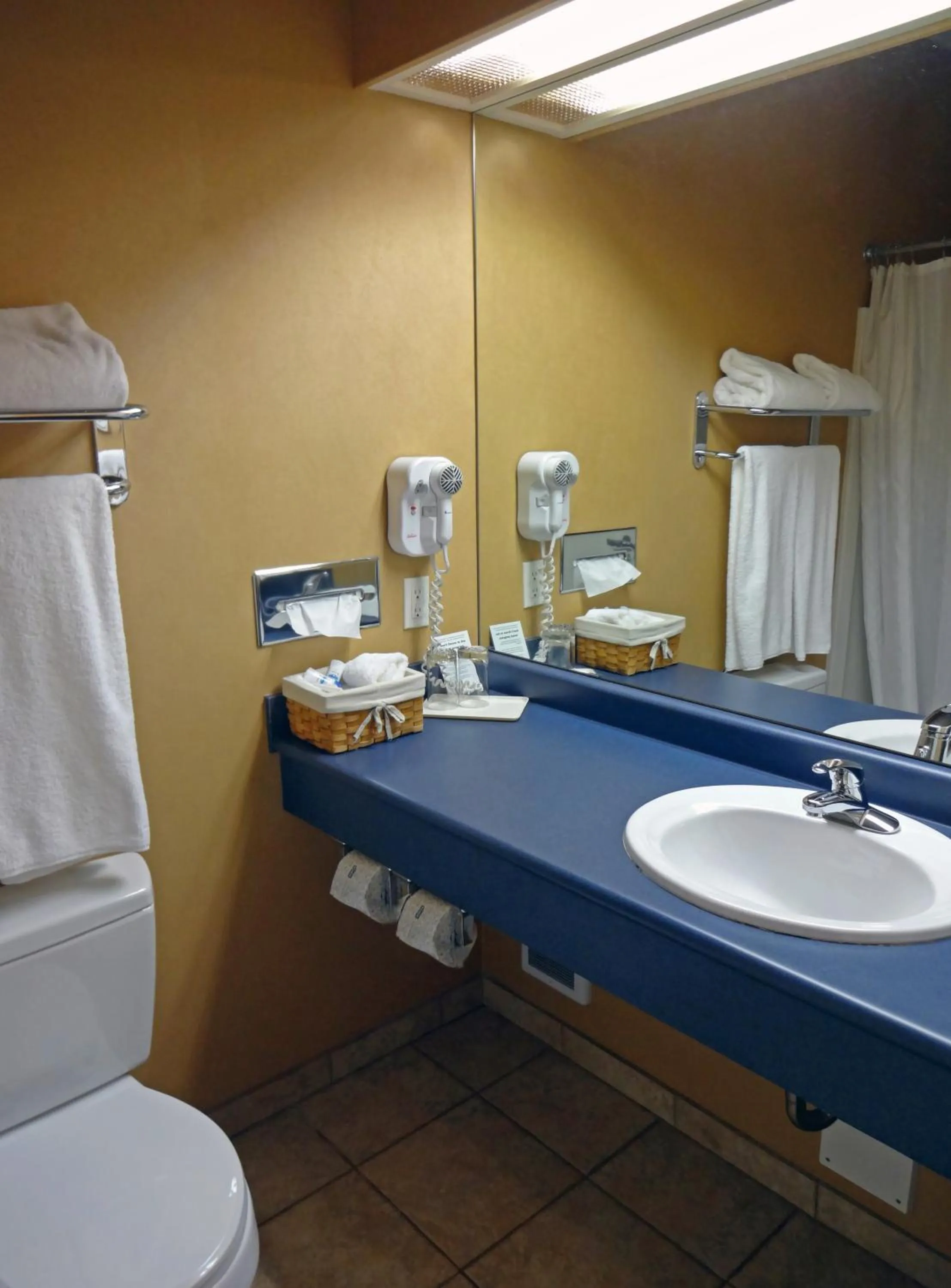 Bathroom in Beach Gardens Resort and Marina