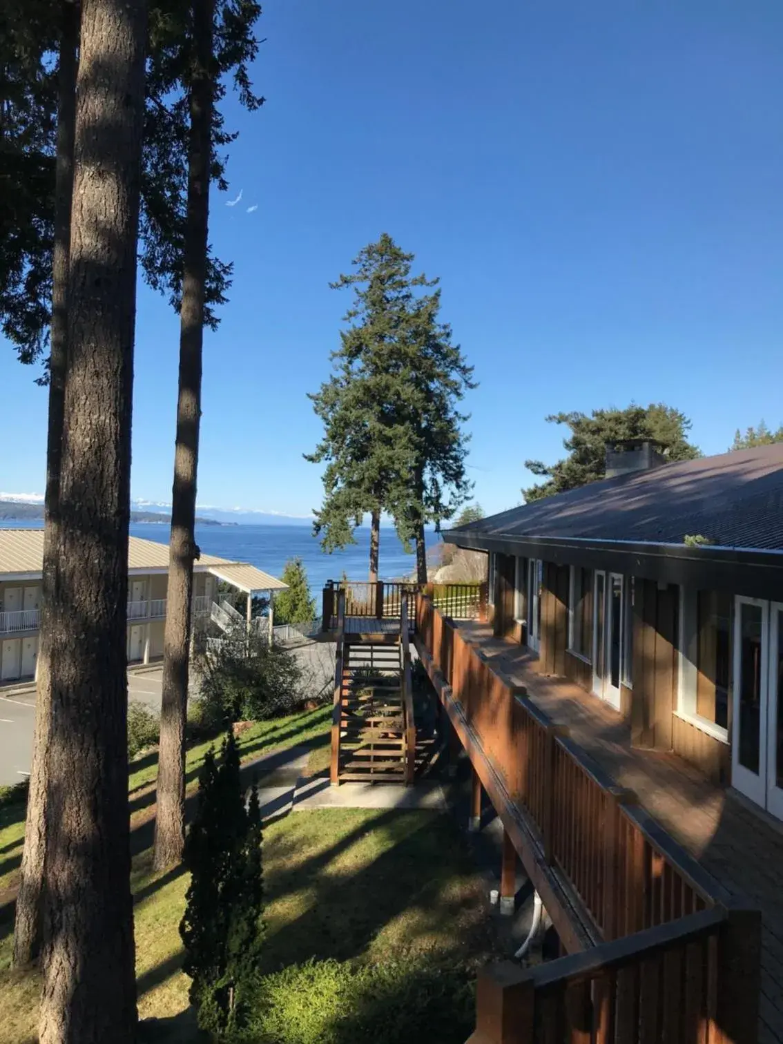 Standard King Room in Beach Gardens Resort and Marina Standard King Room in Beach Gardens Resort and Marina