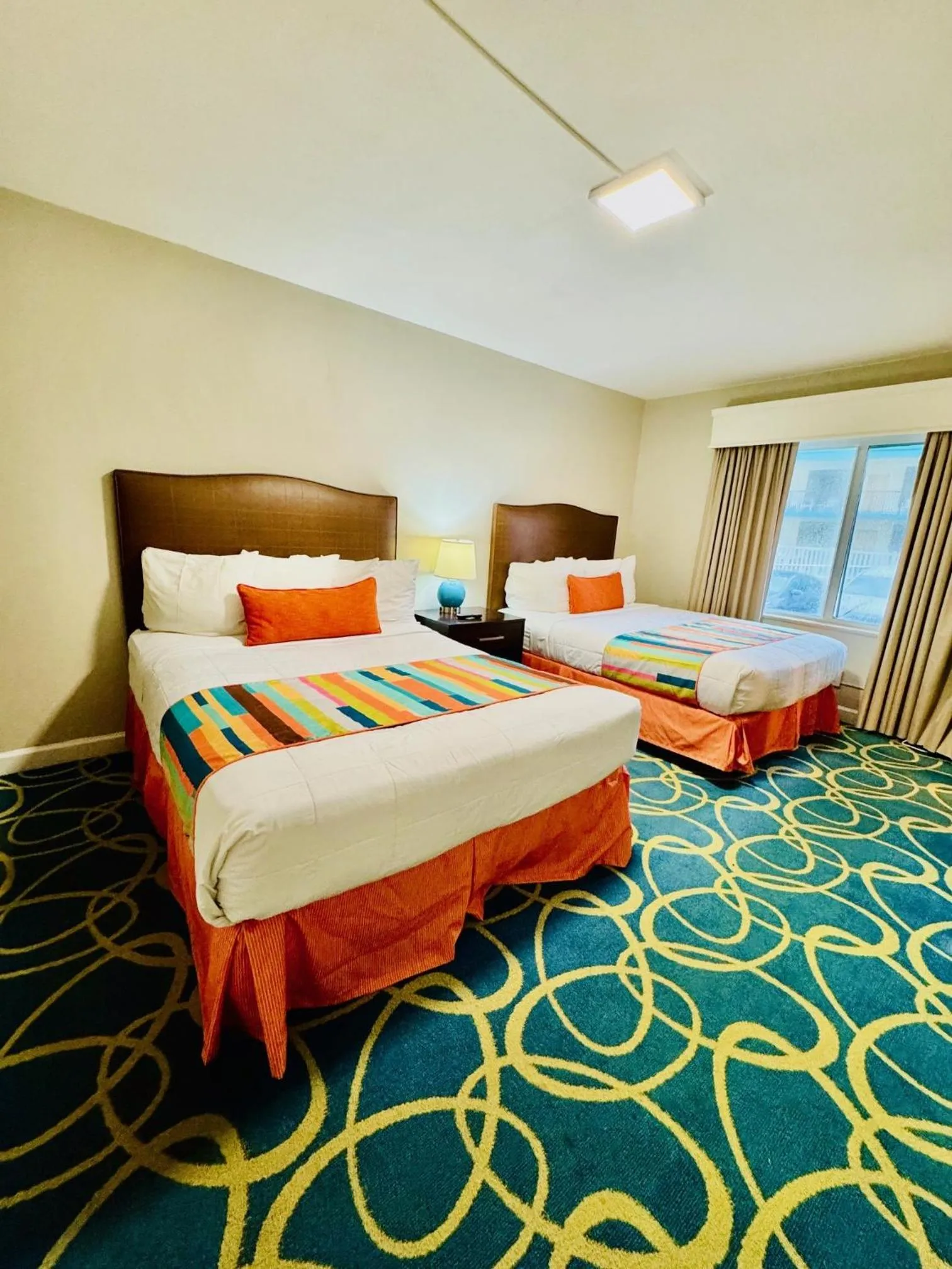 Bedroom, Bed in Silver Seas Beach Resort