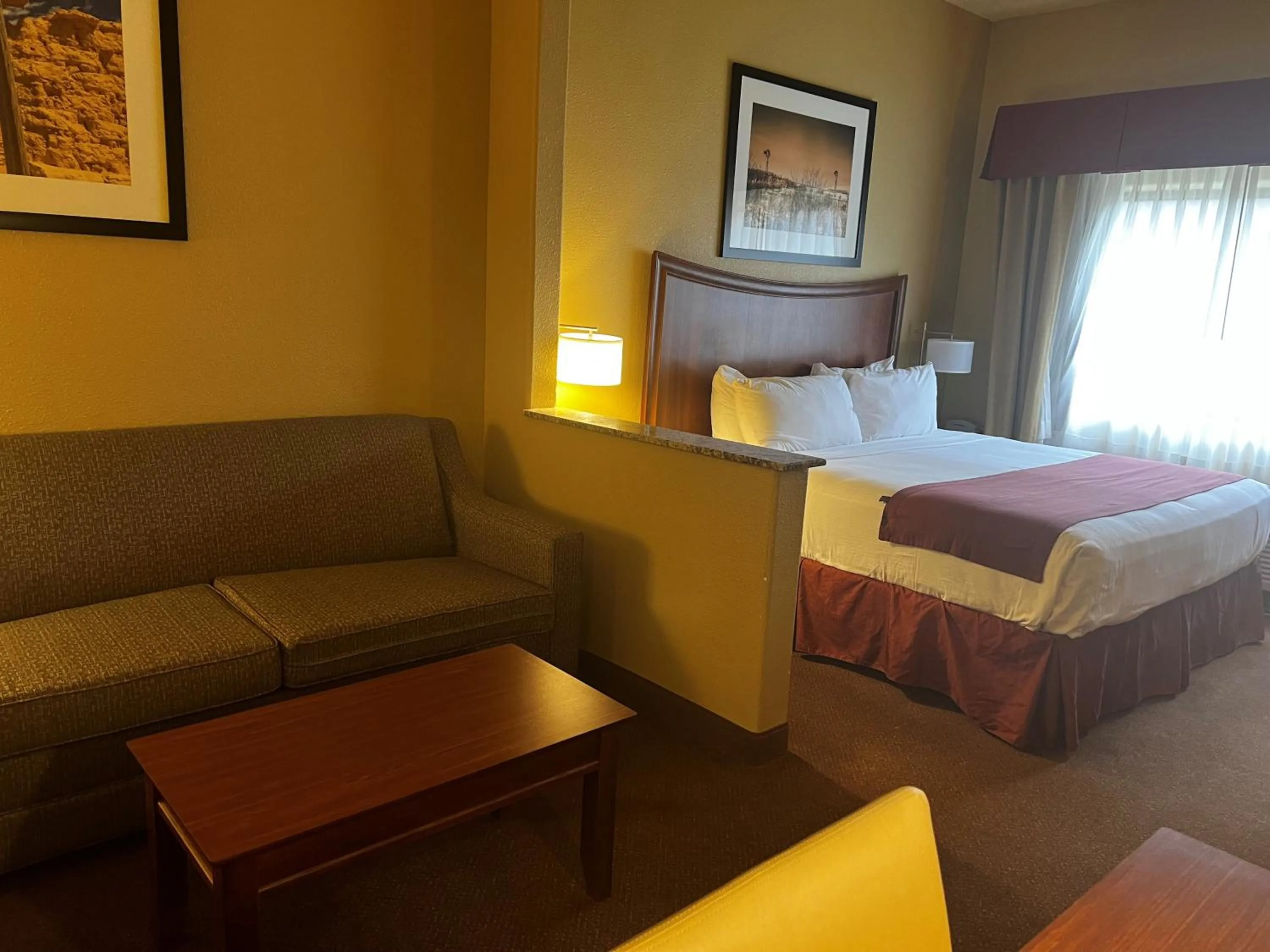 Photo of the whole room, Bed in Baymont by Wyndham Cuero