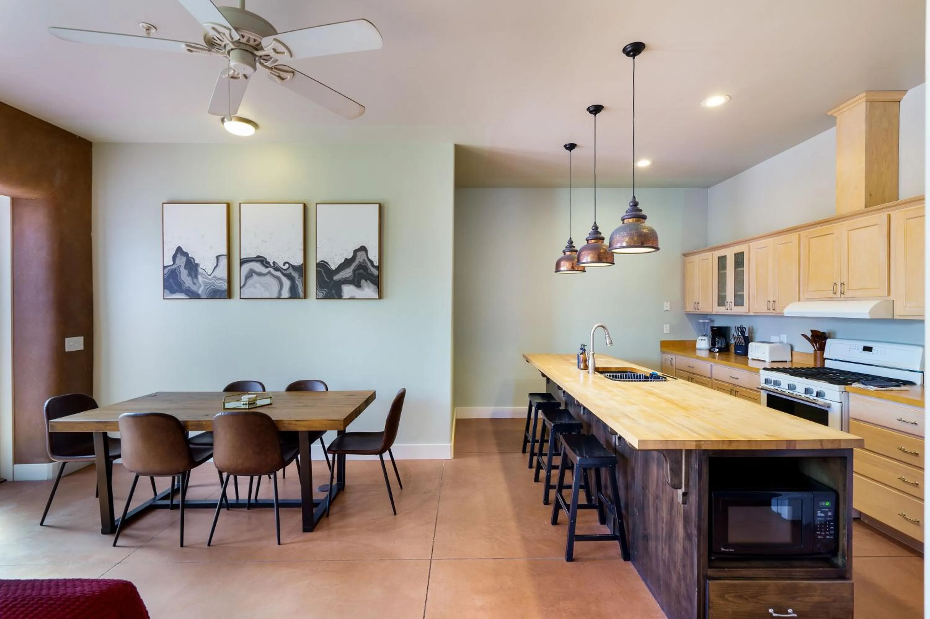 Dining area in HTR Moab