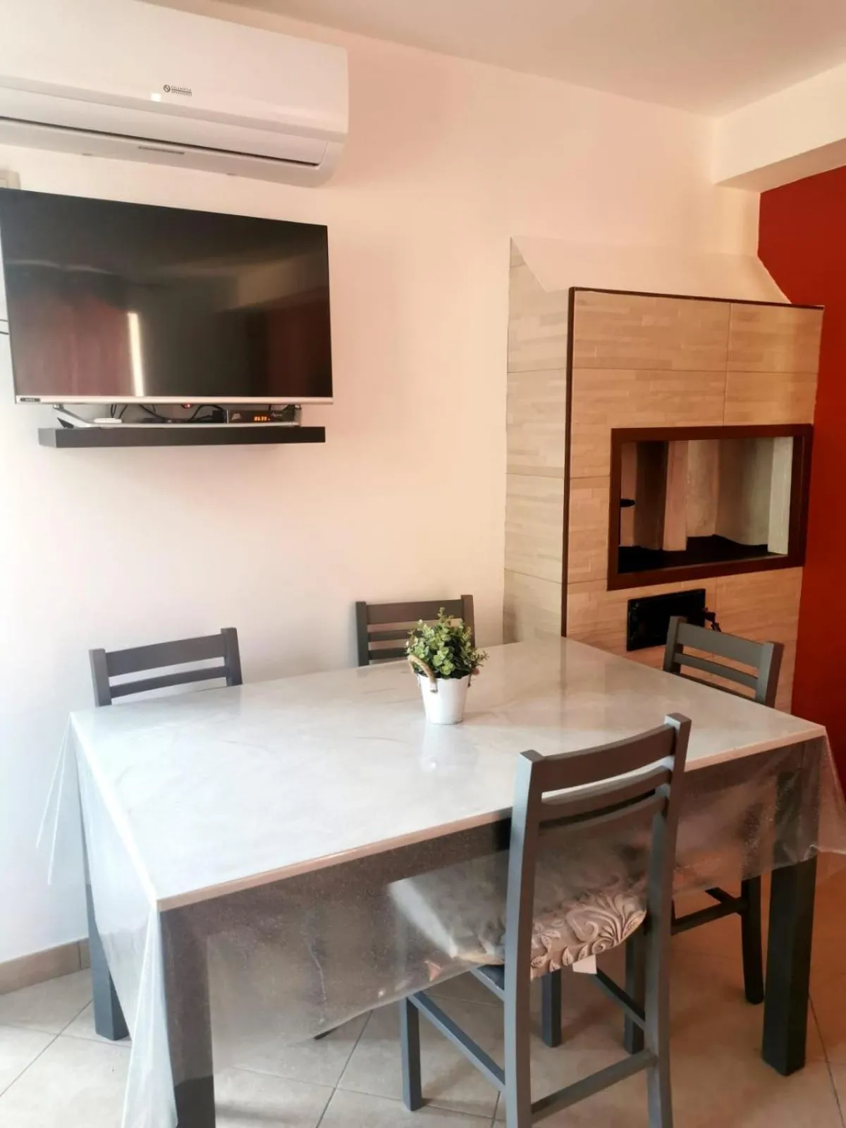 Dining area in LA CASA DI NONNA GIOVANNA