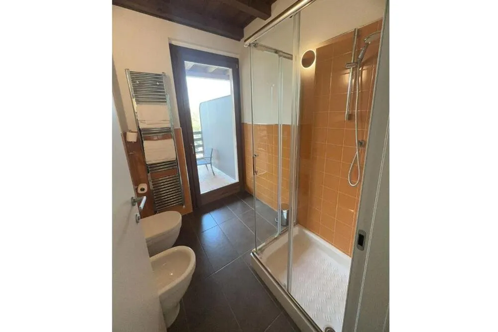 Shower in Bes Residence Bergamo Polaresco