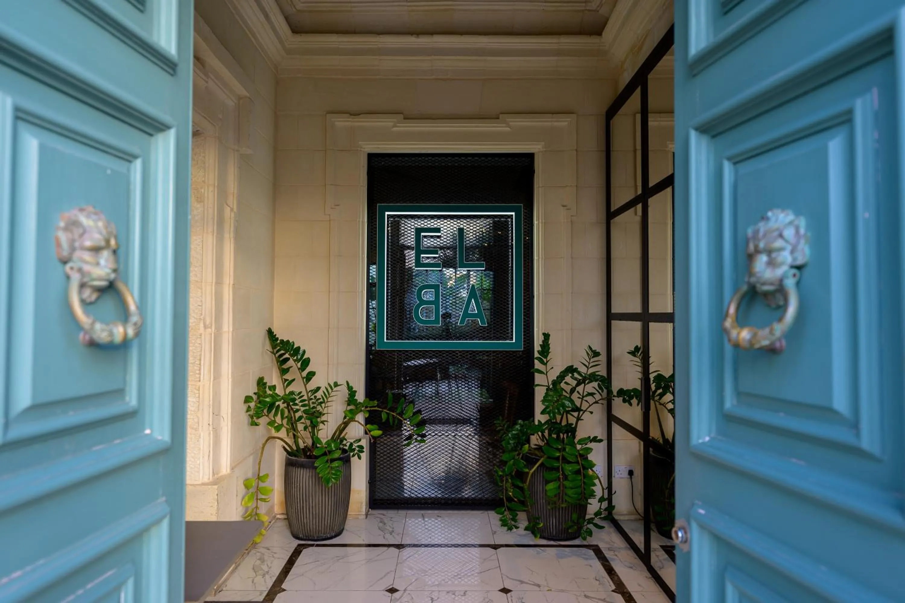 Restaurant/places to eat in XVI Suites - Adults Only