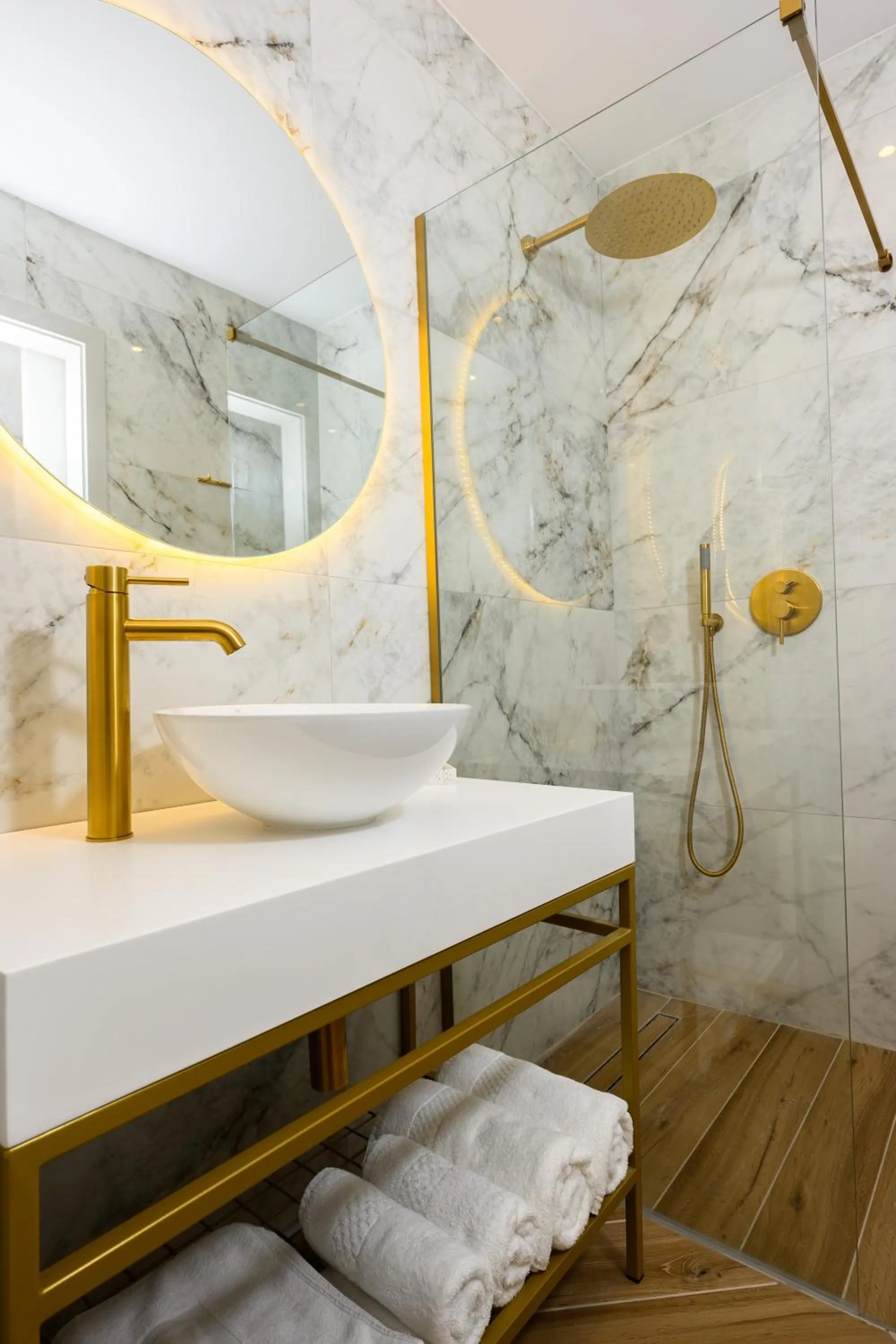 Shower in XVI Suites - Adults Only