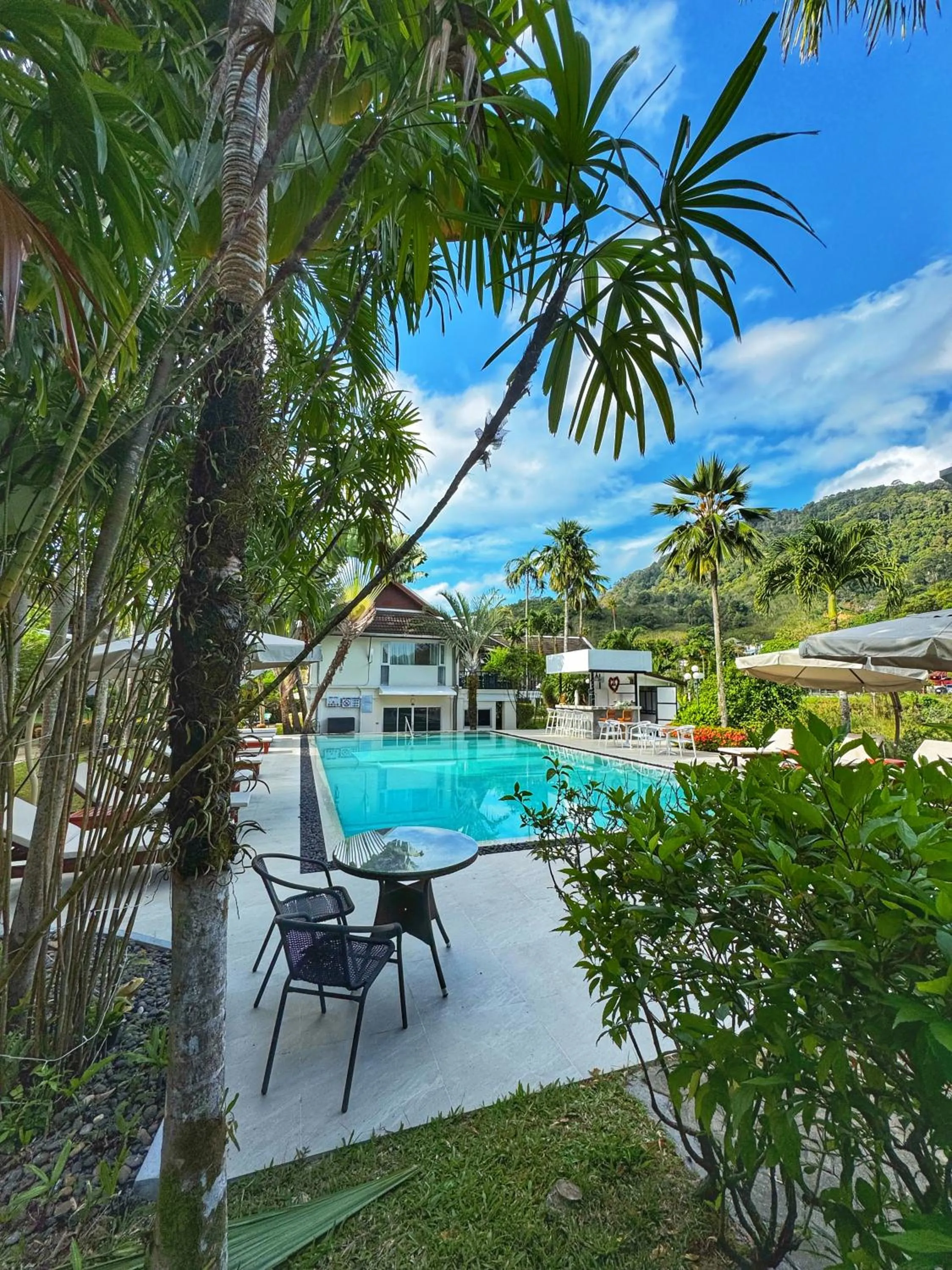 Swimming pool in Serenity Lakeside Resort