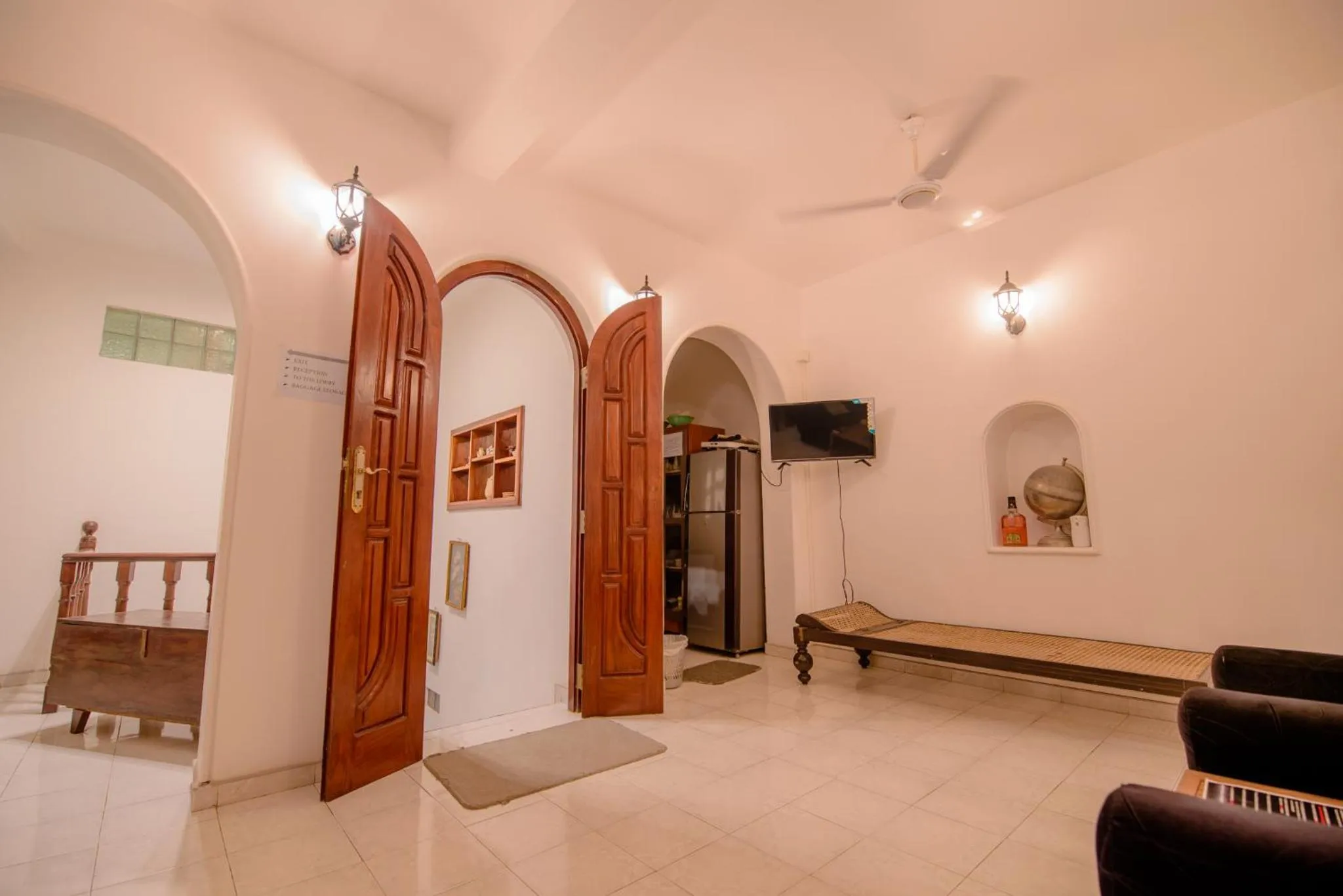 Communal lounge/ TV room in Muhsin Villa - Galle Fort